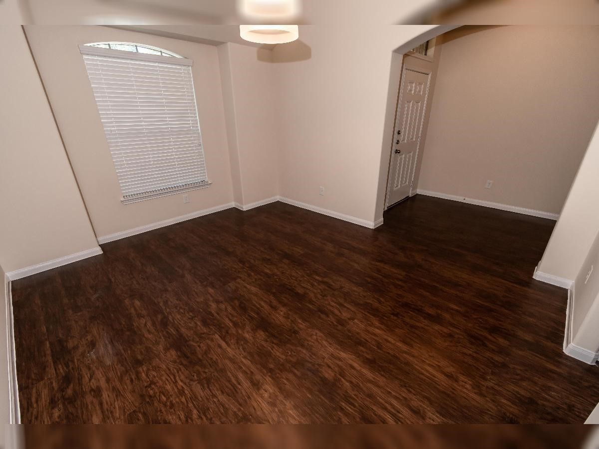 29442 Westhope Drive Property Photo 5