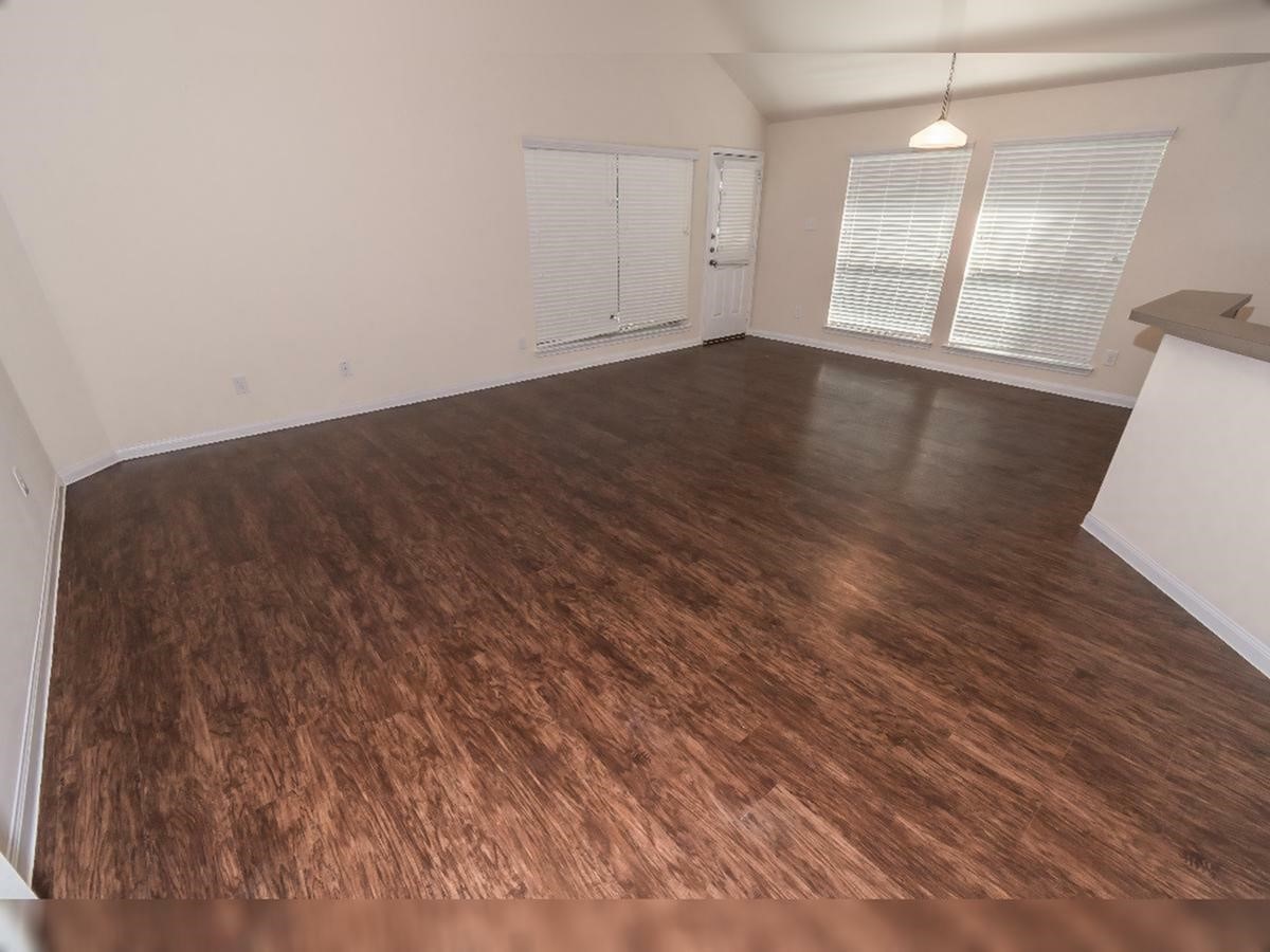 29442 Westhope Drive Property Photo 9