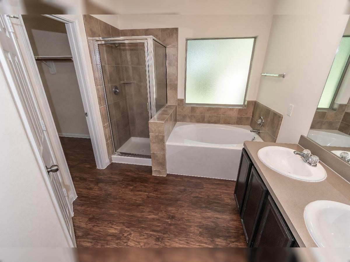29442 Westhope Drive Property Photo 10