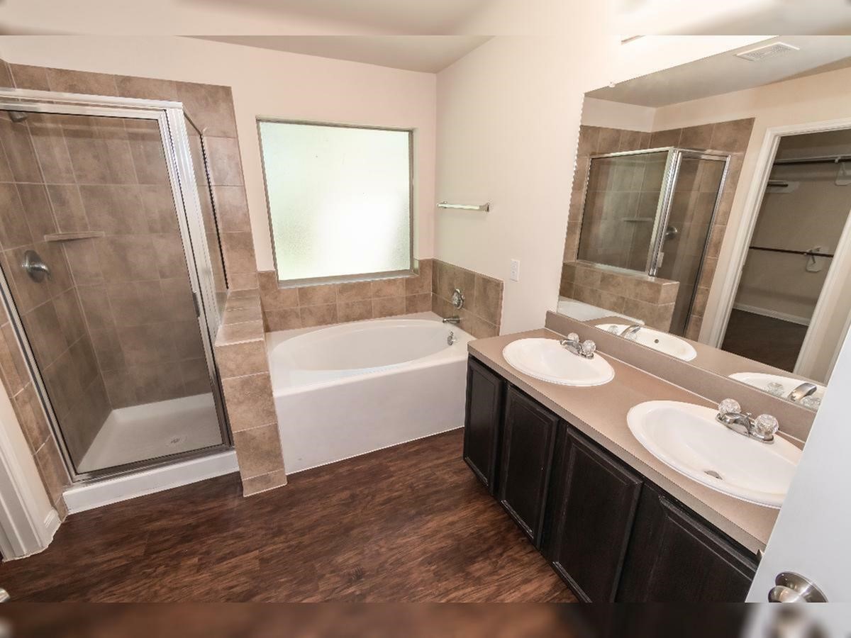 29442 Westhope Drive Property Photo 11
