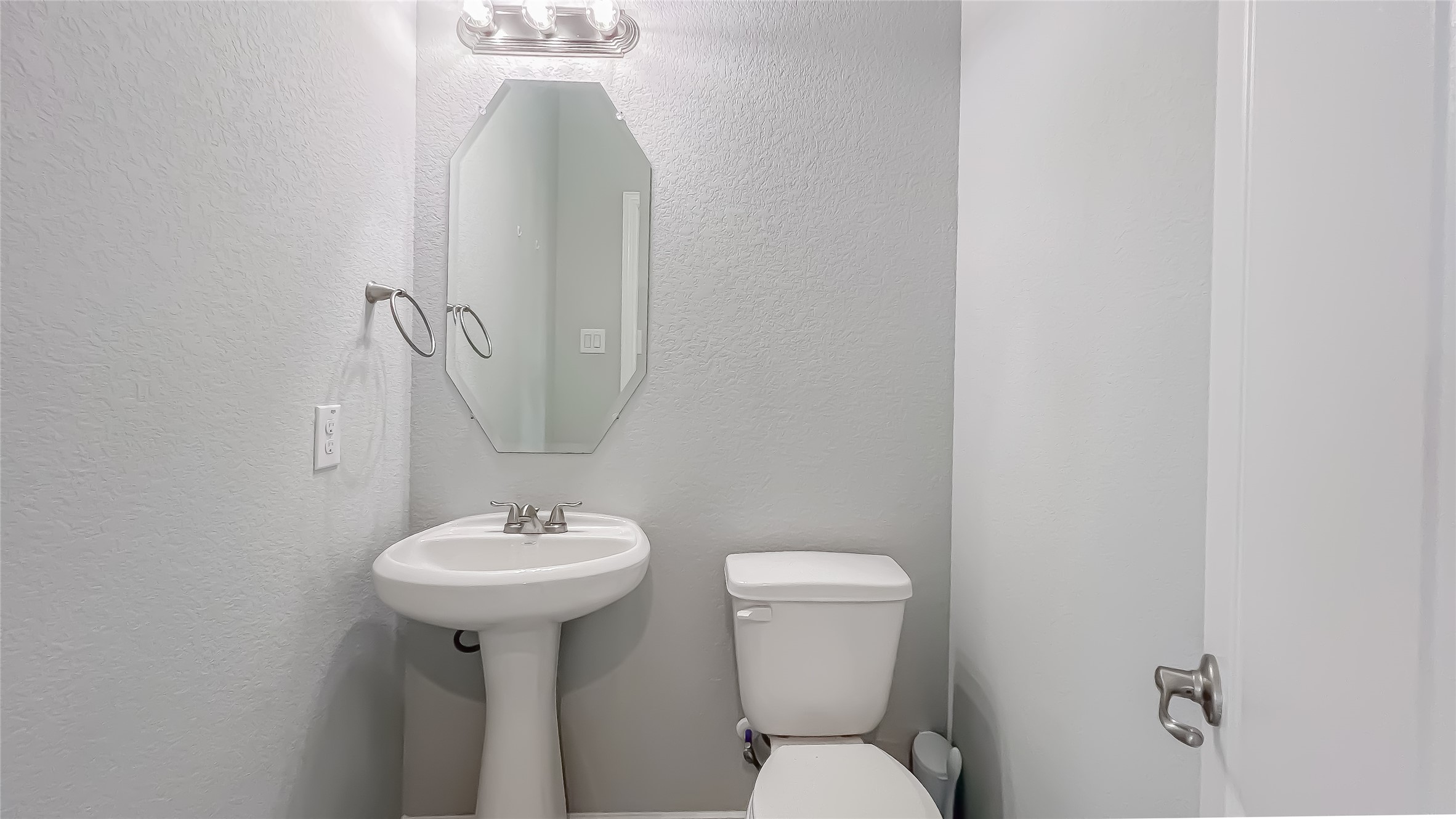 14227 Angelina Drive Property Photo 36