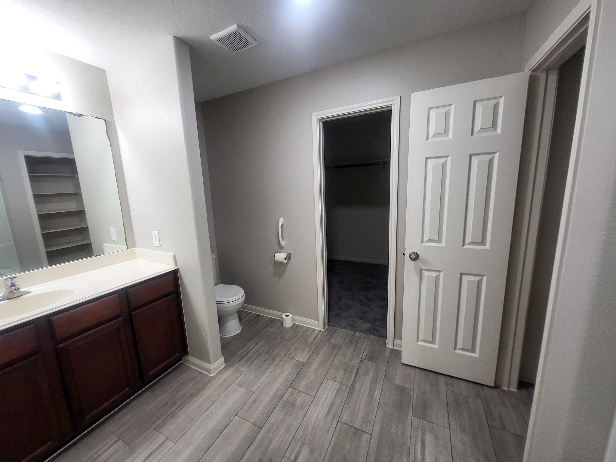 6902 Iris Court Property Photo 8