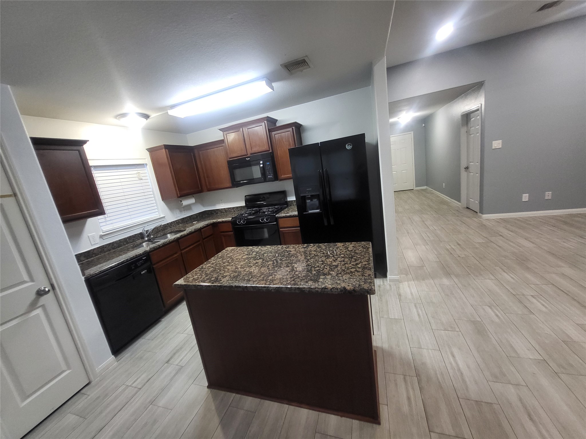 6902 Iris Court Property Photo 17