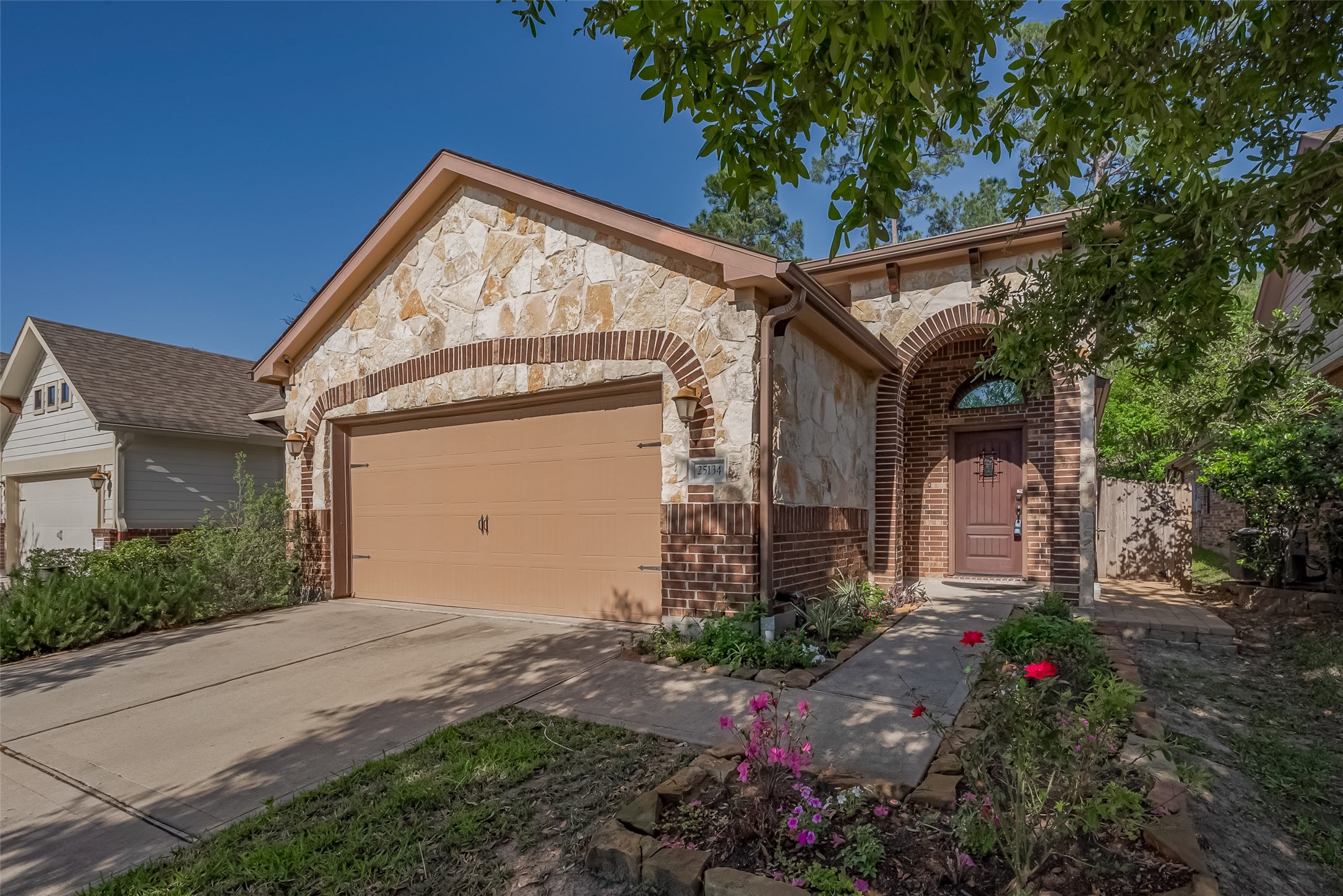 25134 Alina Lane Property Photo 4