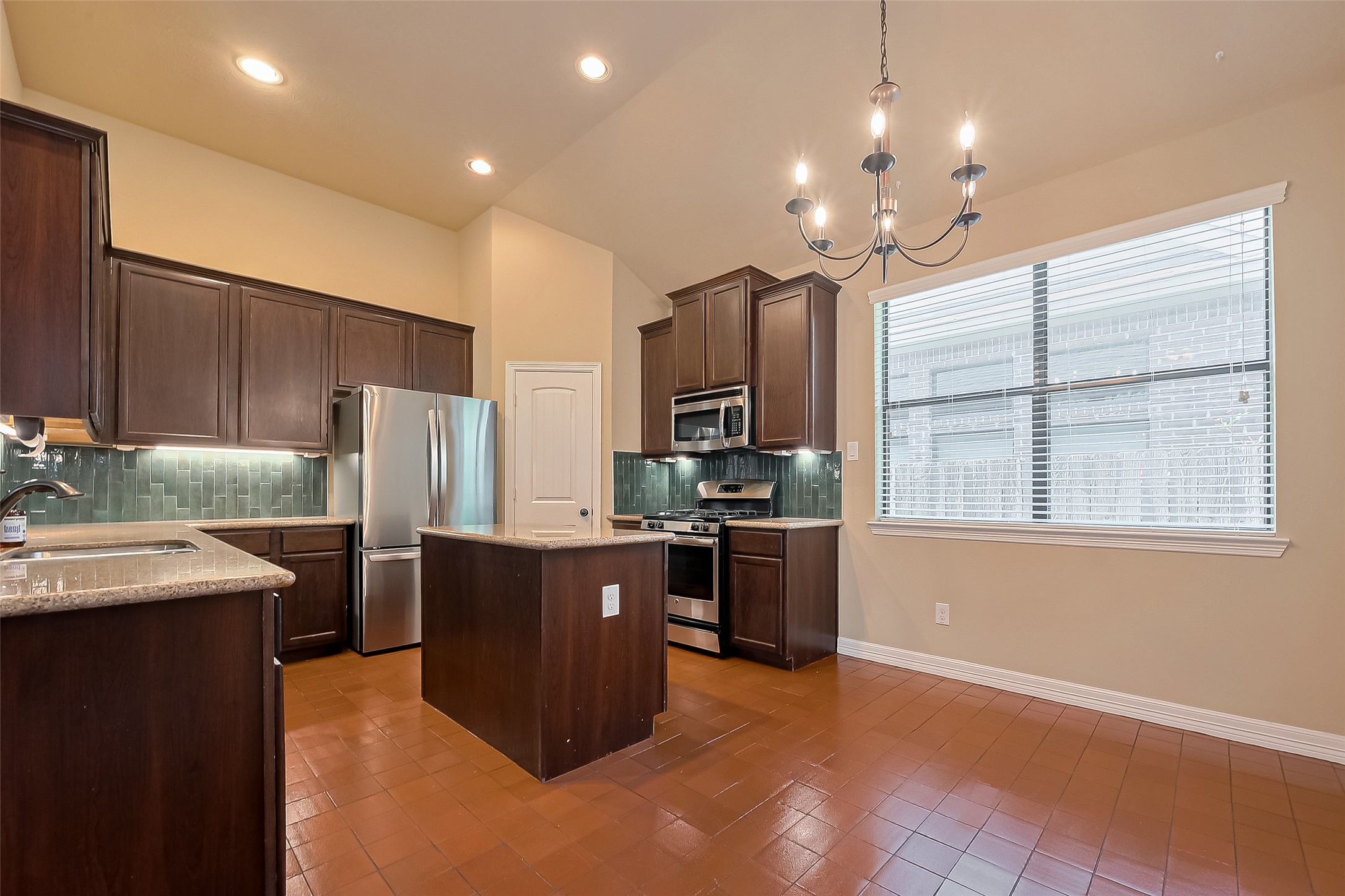 25134 Alina Lane Property Photo 11