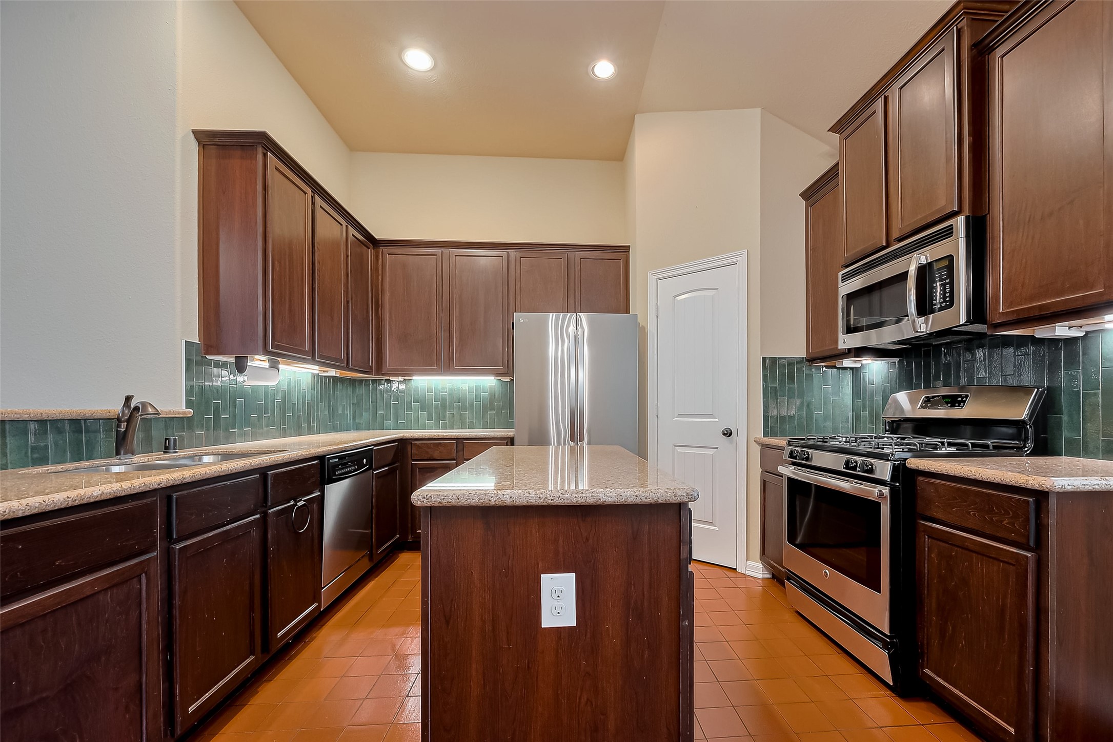 25134 Alina Lane Property Photo 15