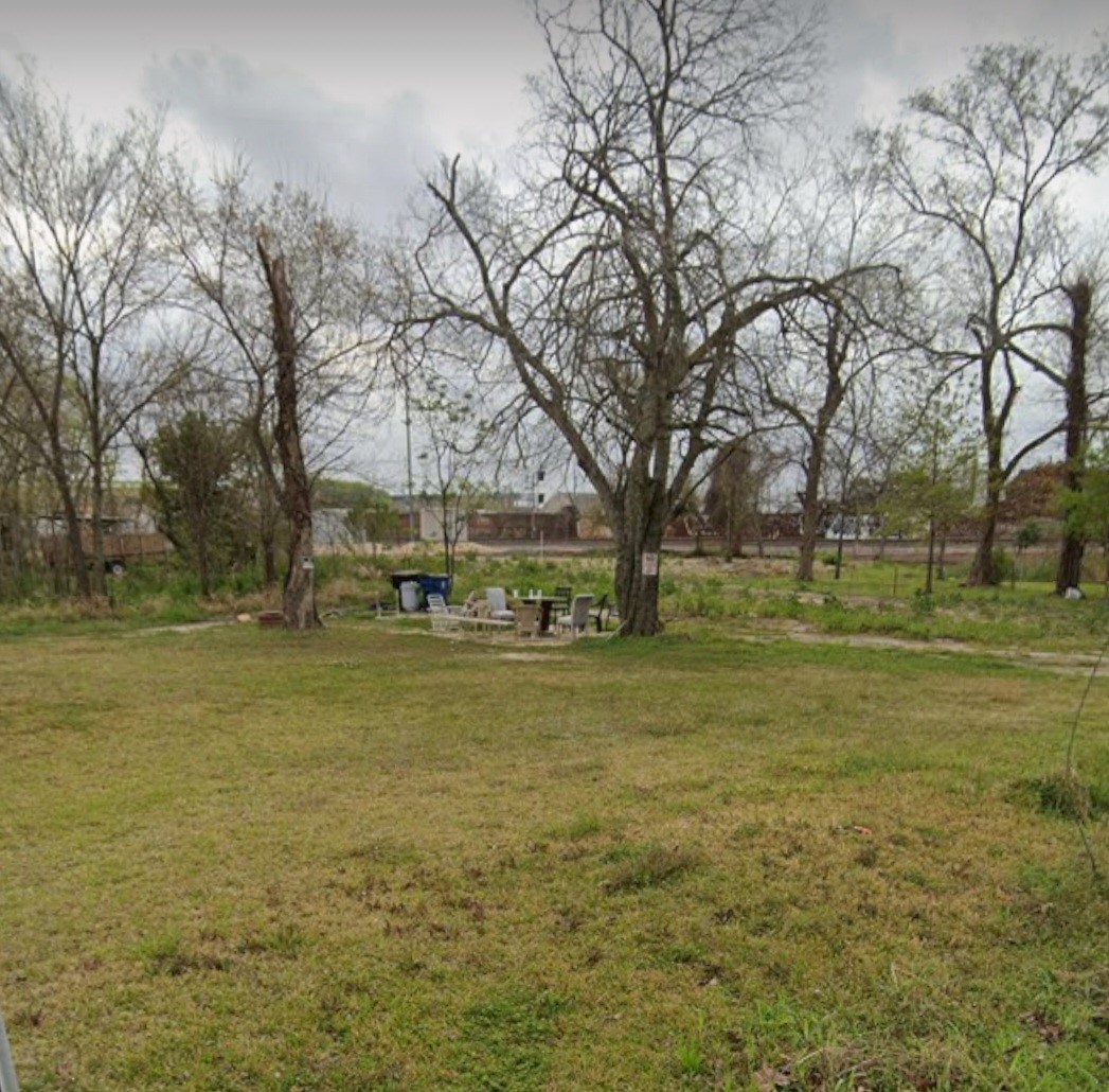 2604 Harrington Street Property Photo 4