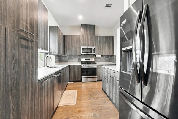 2124 Dennis Street Property Photo 8