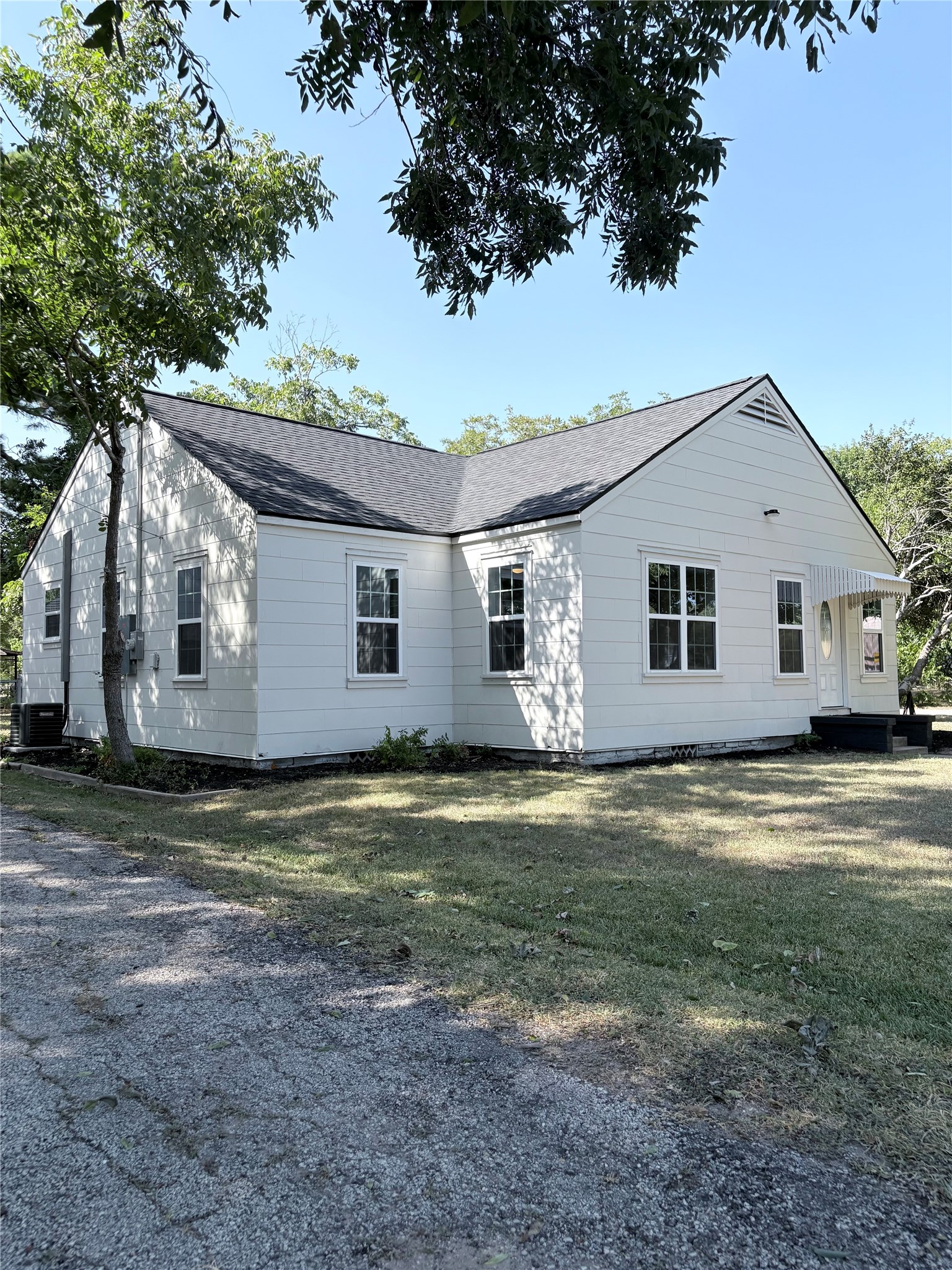 723 E Blackshear Street Property Photo 1
