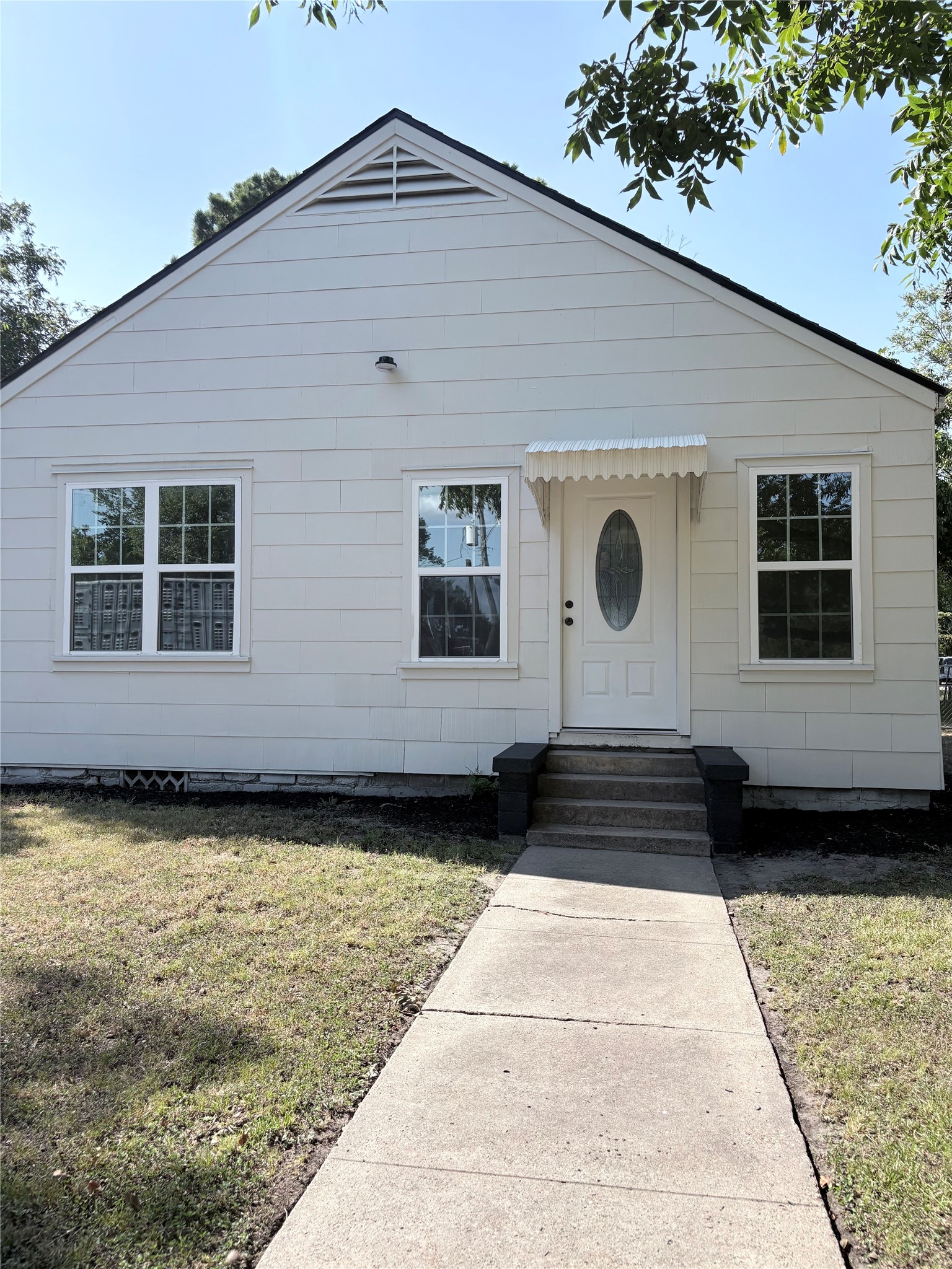 723 E Blackshear Street Property Photo 3