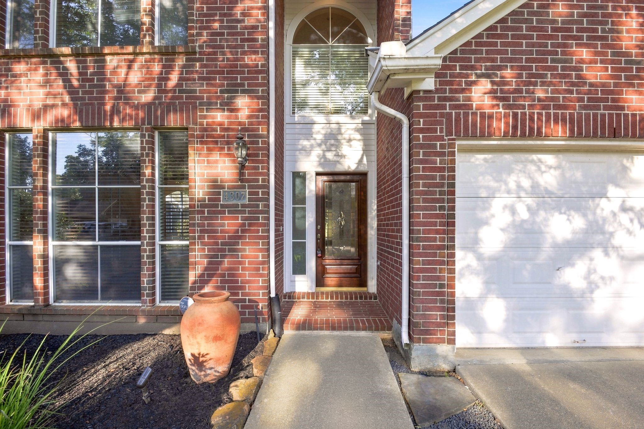 4307 Lakeshore Forest Drive Property Photo 7