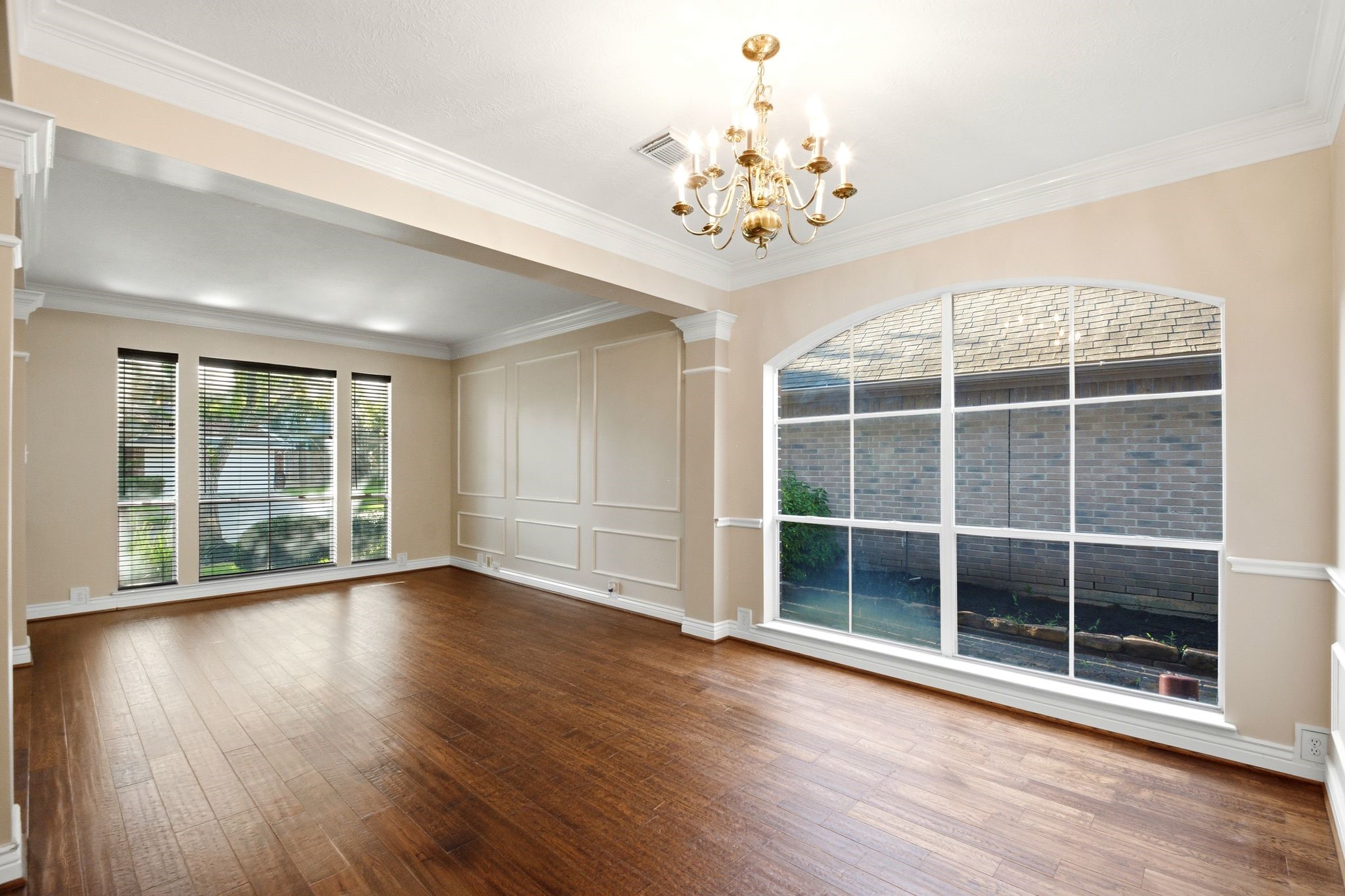 4307 Lakeshore Forest Drive Property Photo 10