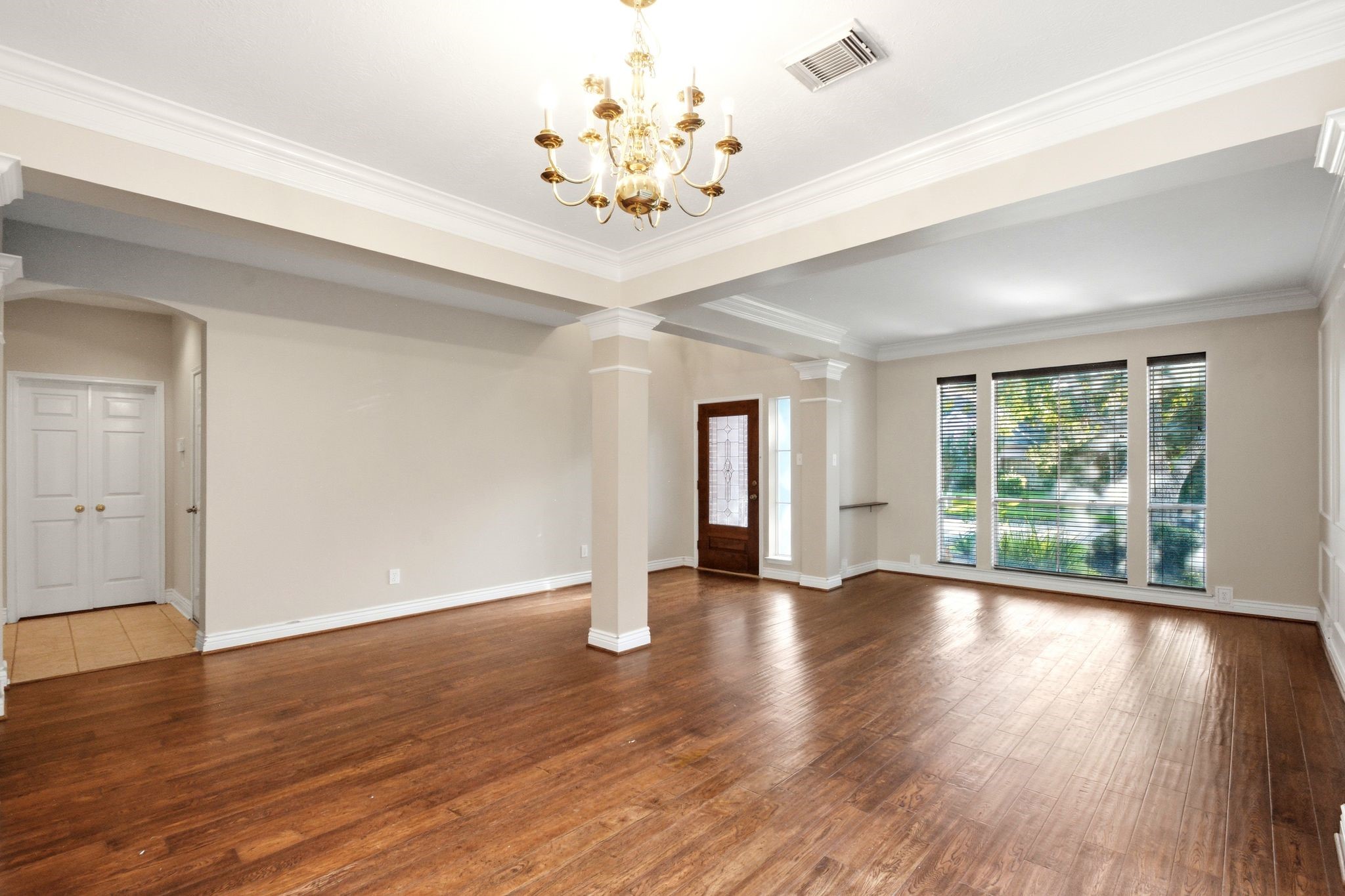 4307 Lakeshore Forest Drive Property Photo 13
