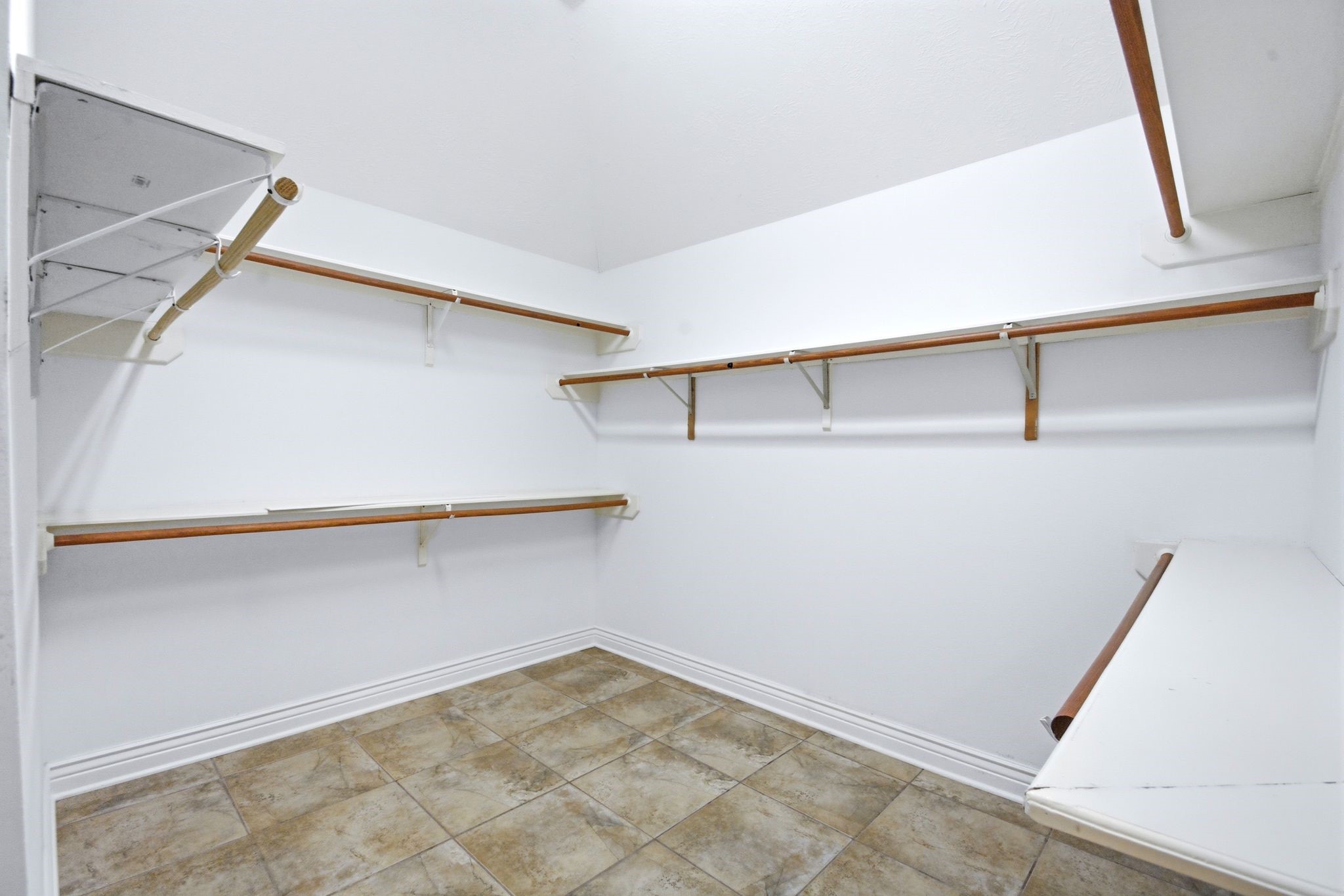 4307 Lakeshore Forest Drive Property Photo 25