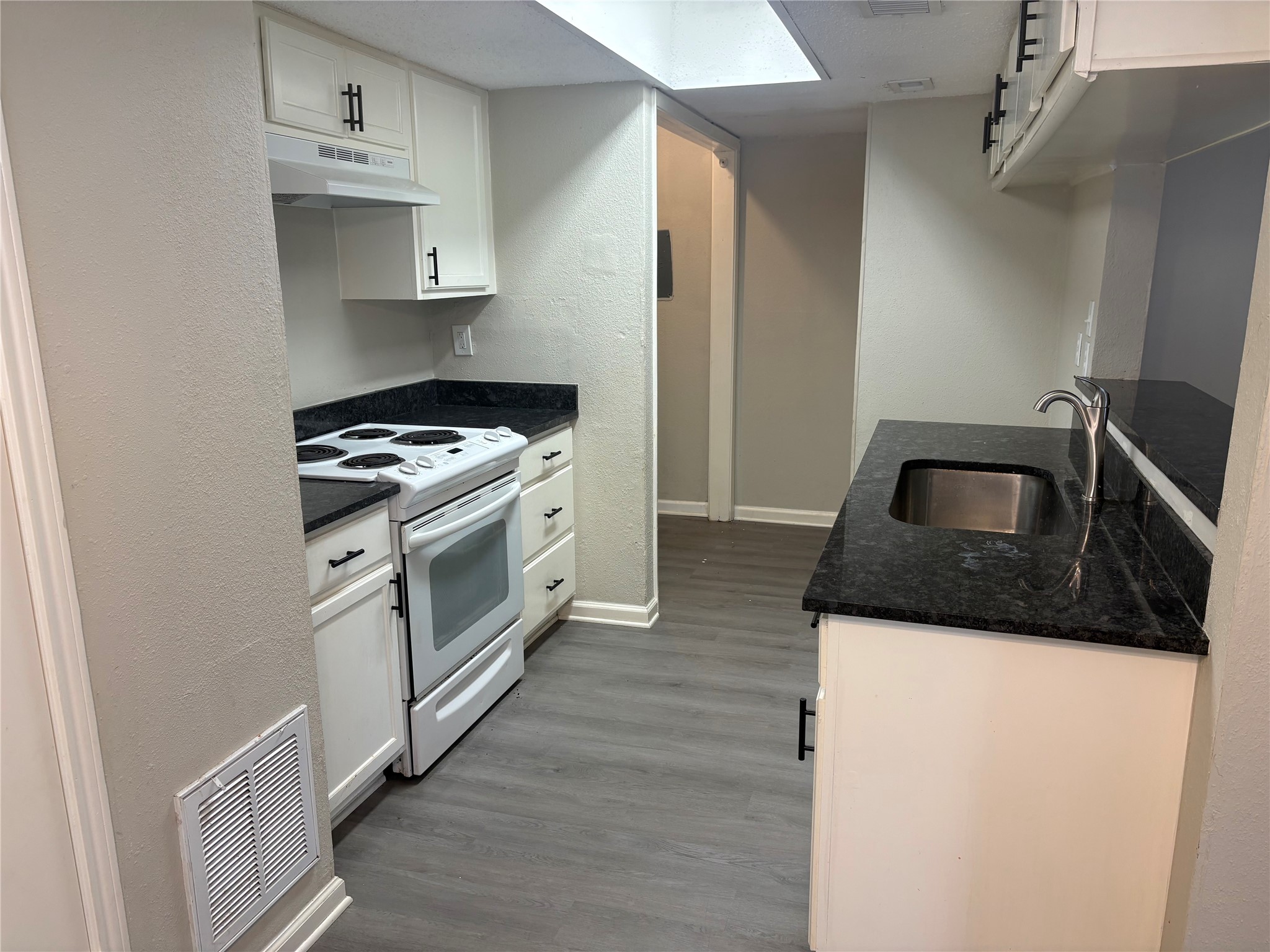 5650 Birchmont Drive B Property Photo 2