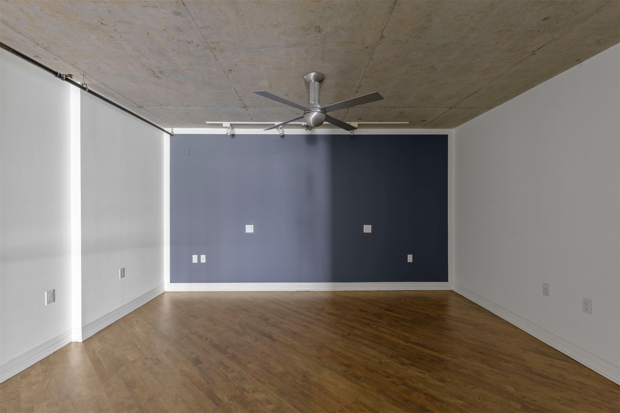 1025 S Shepherd Drive Property Photo 14