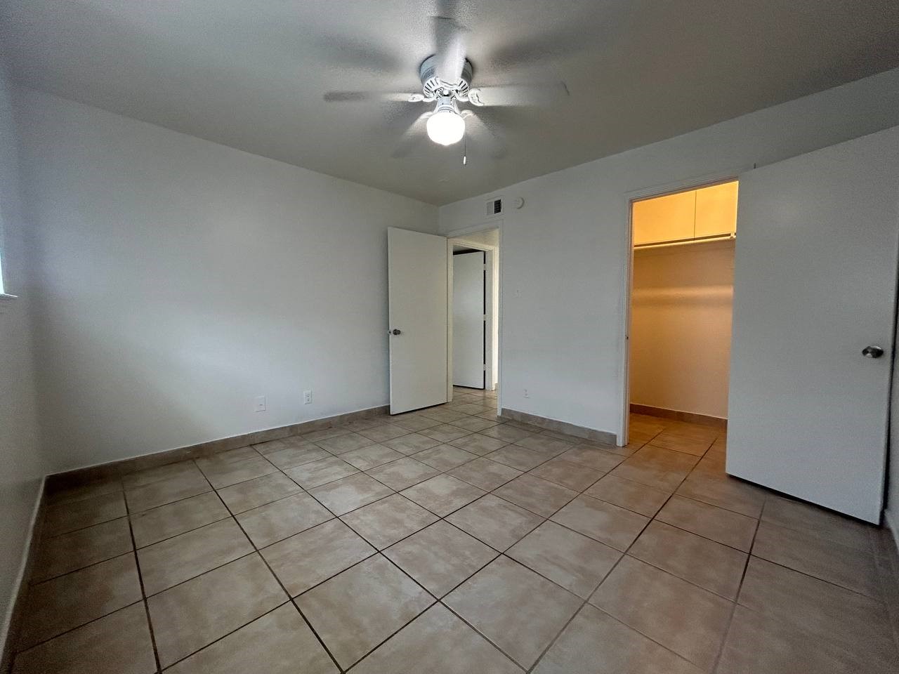 1010 S Wayside Drive 104 Property Photo 32