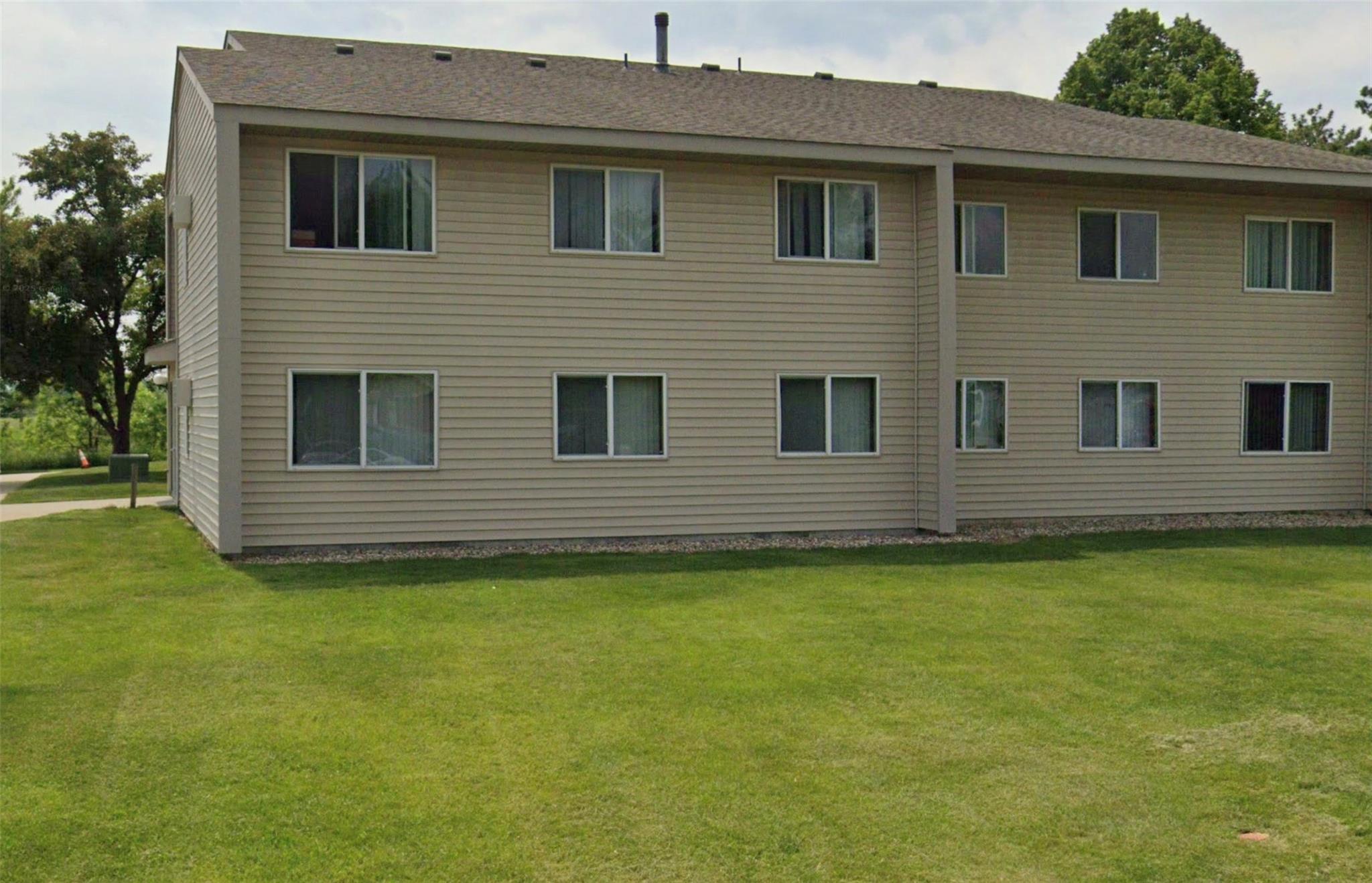 916 Larson Drive Property Photo 3