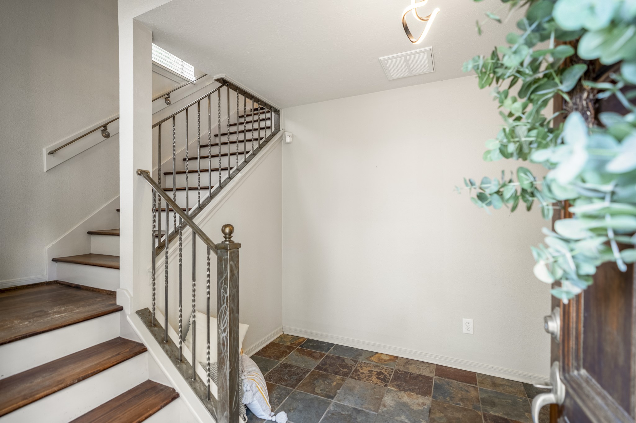 2719 La Branch Street Property Photo 6