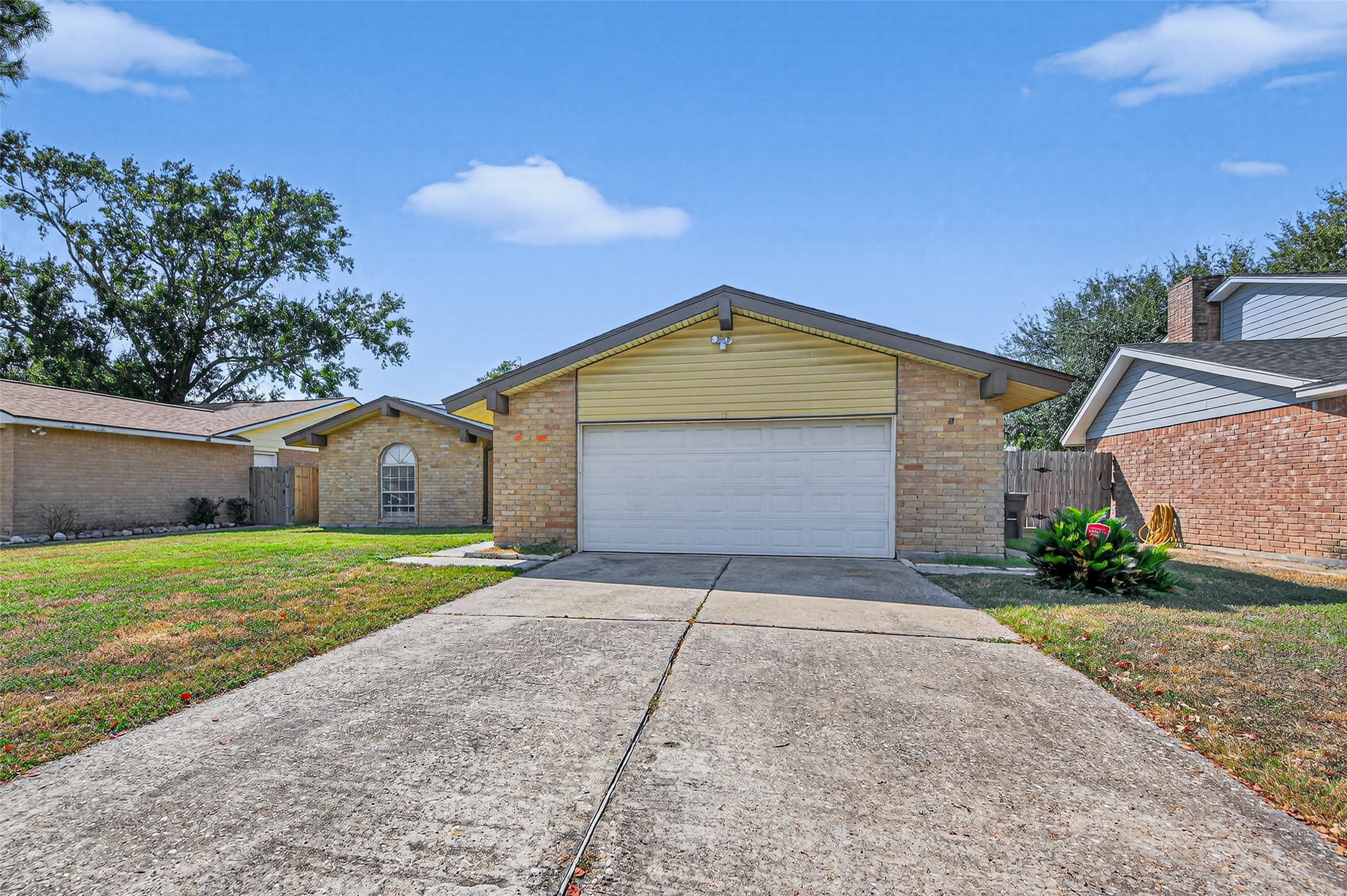 8623 Riverside Walk Lane Property Photo 2