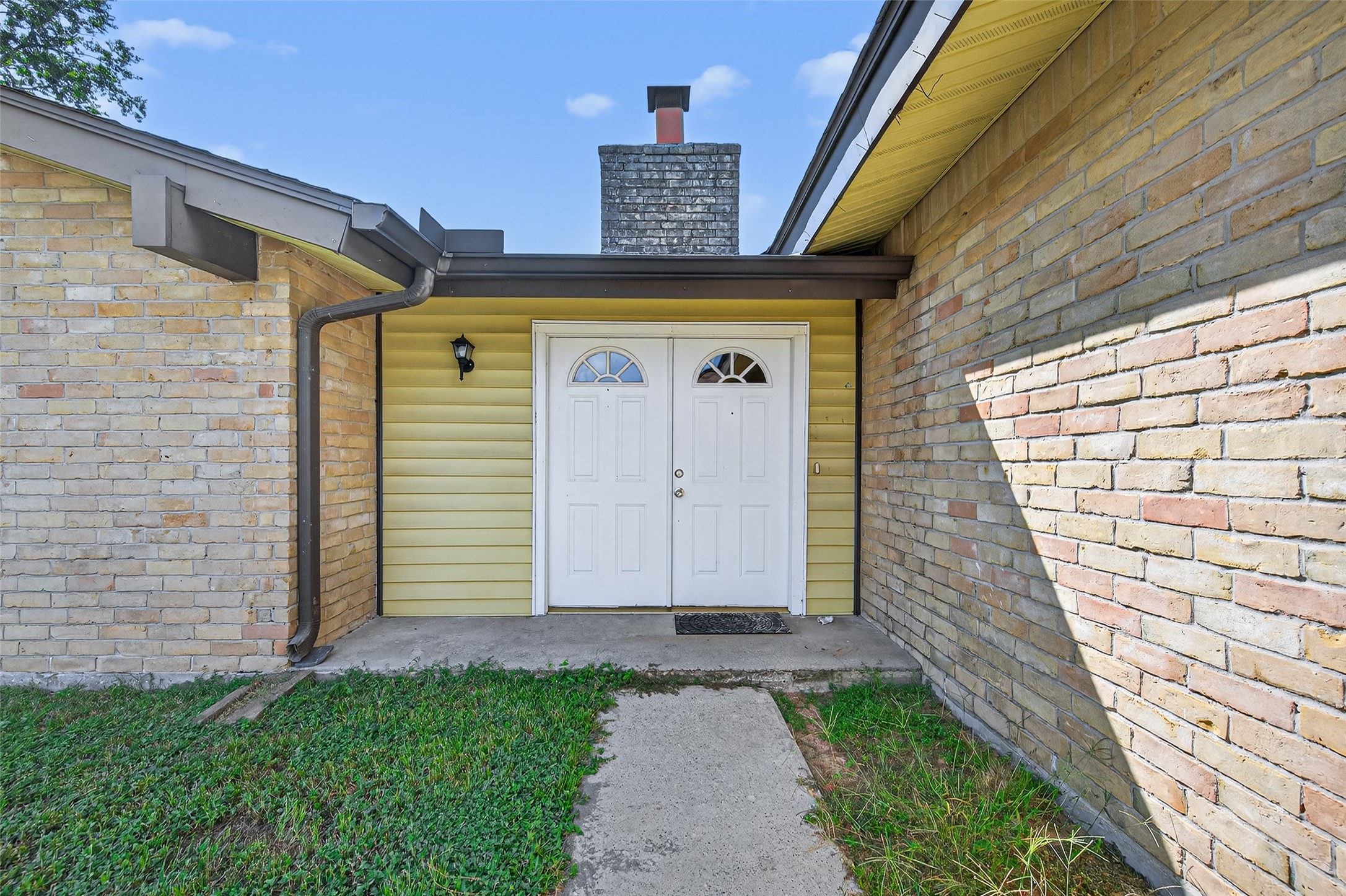 8623 Riverside Walk Lane Property Photo 3