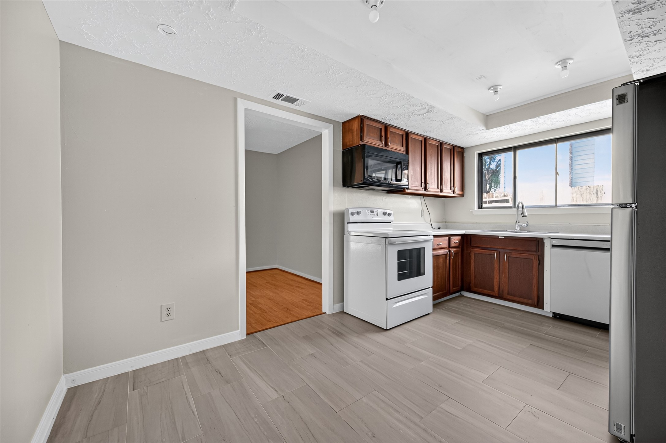 8623 Riverside Walk Lane Property Photo 11