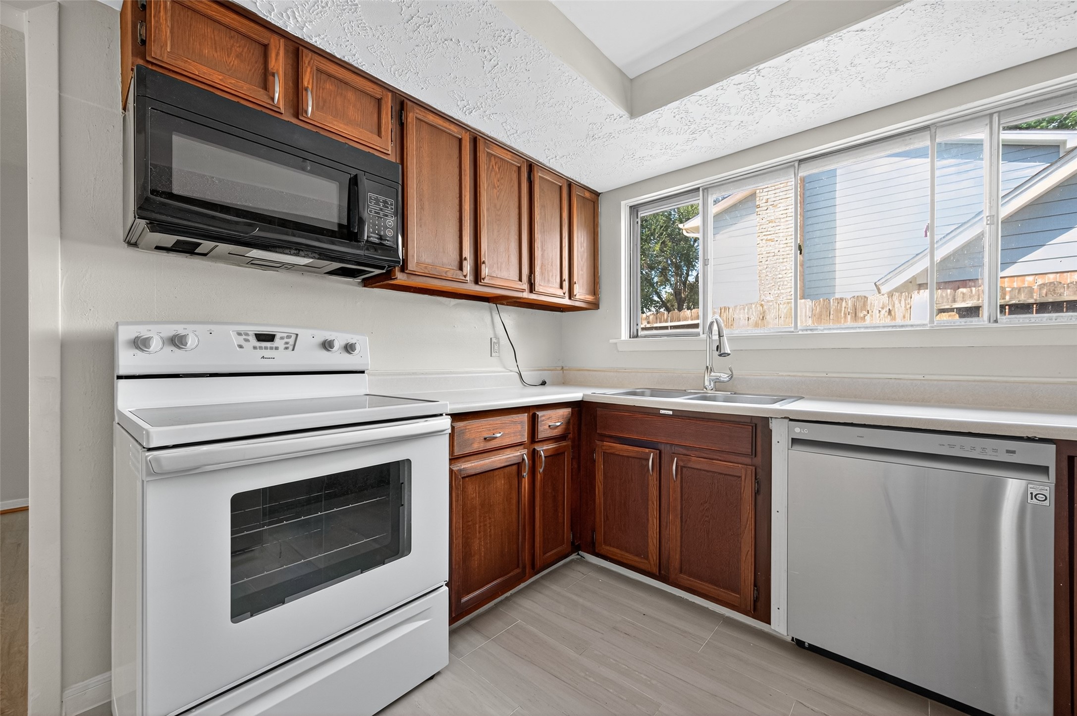 8623 Riverside Walk Lane Property Photo 15