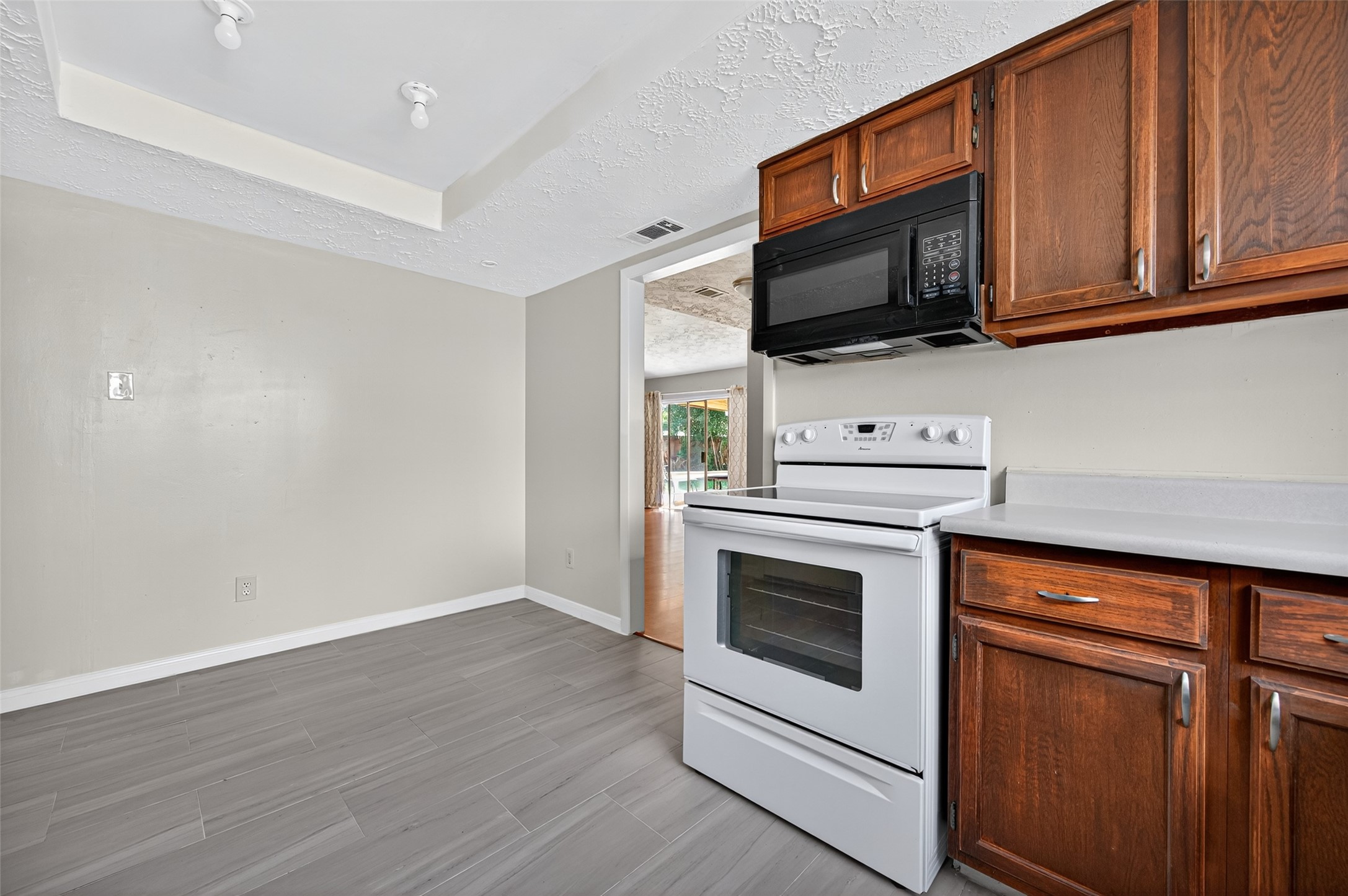 8623 Riverside Walk Lane Property Photo 18