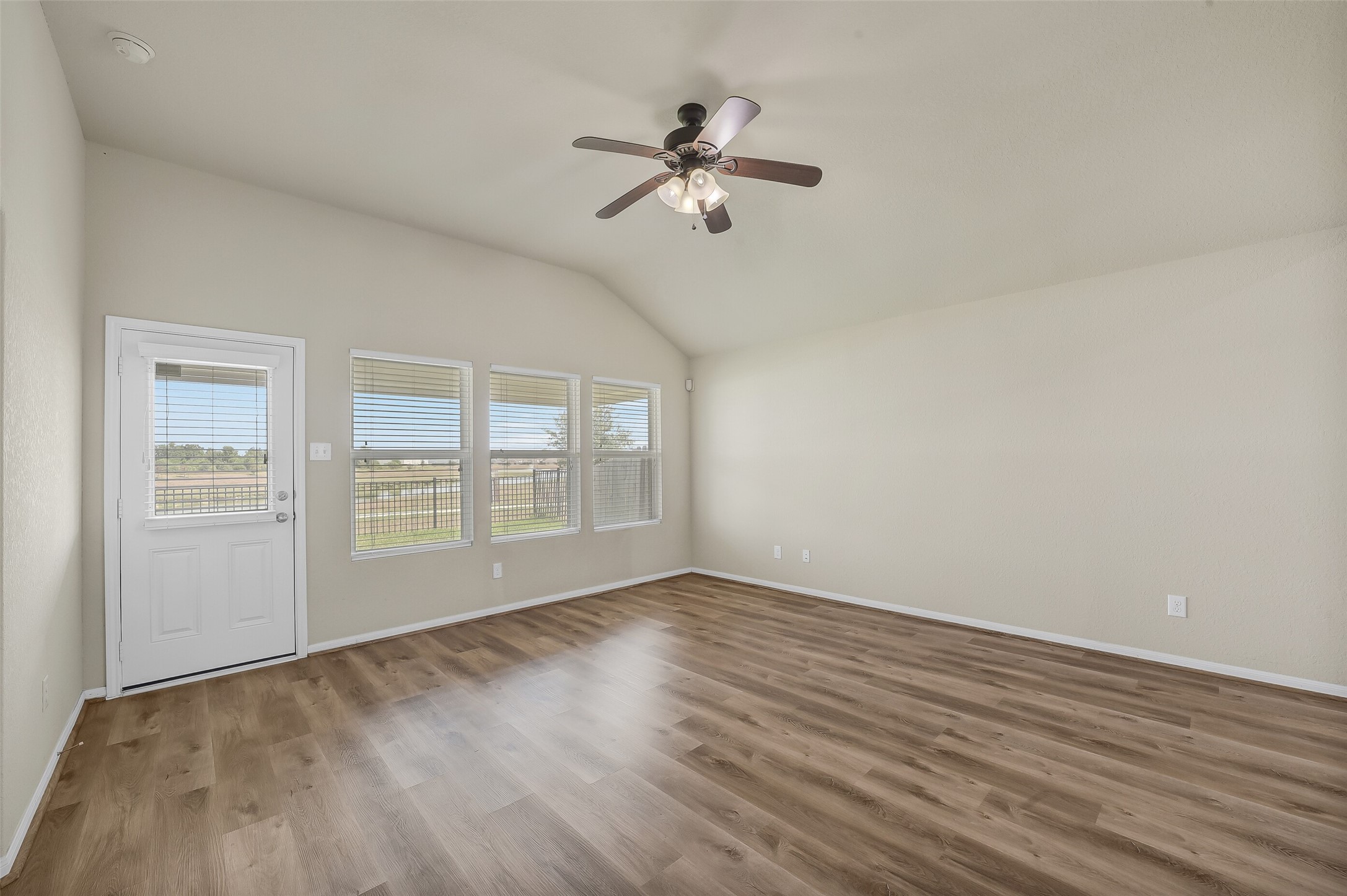 3150 View Valley Trail Property Photo 4