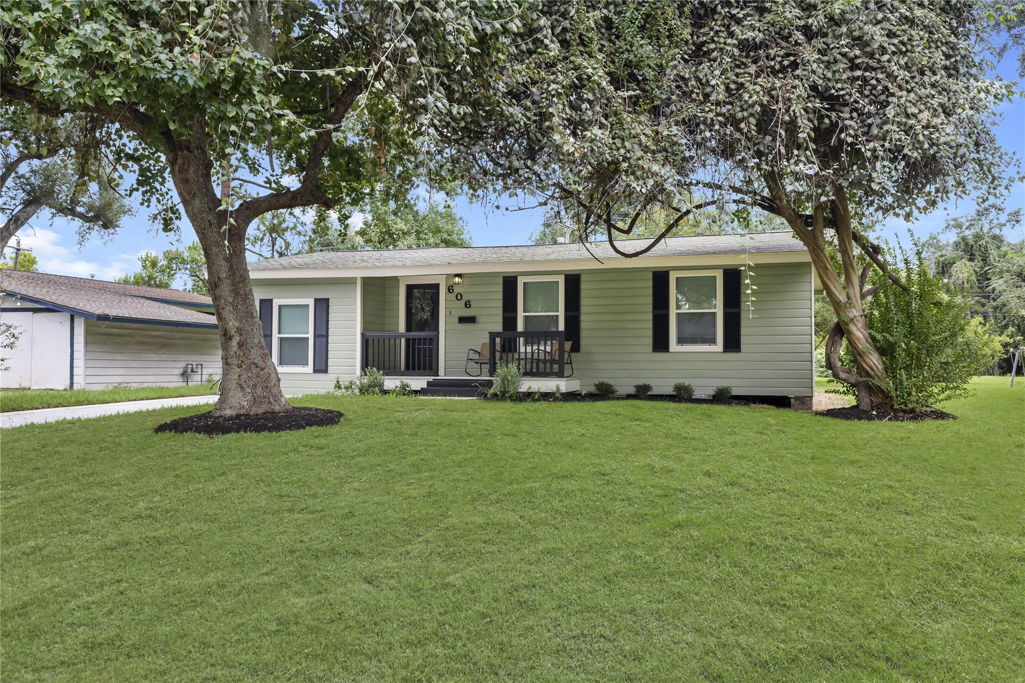 606 Winding Way Street, Lake Jackson Tx 77566 Property Photo 1