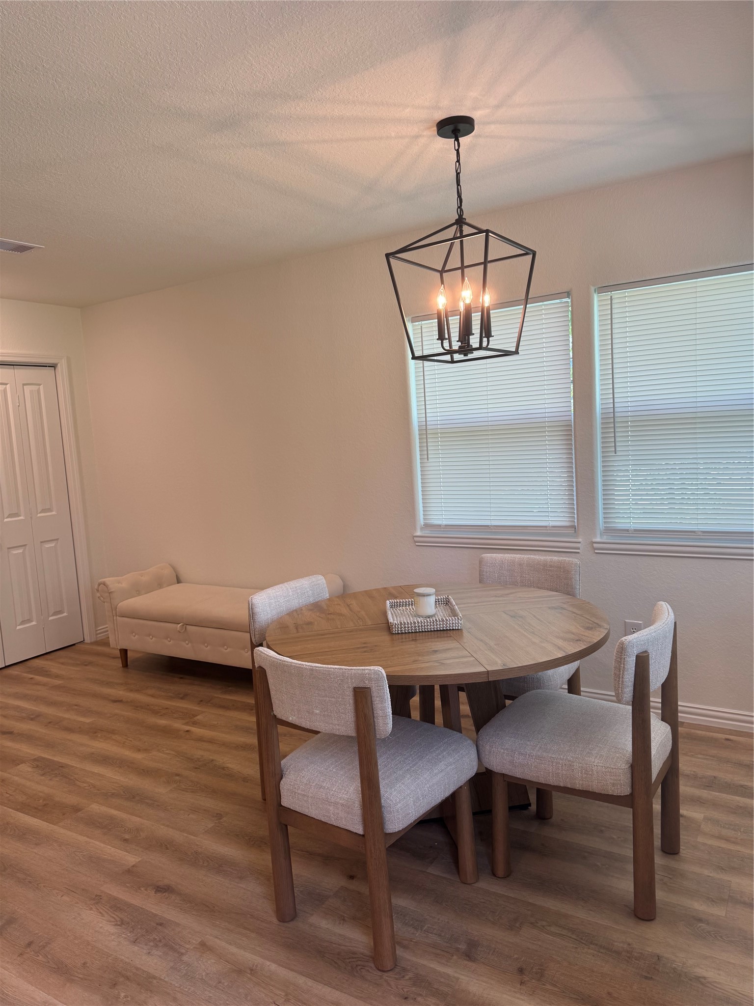 606 Winding Way Street Property Photo 4