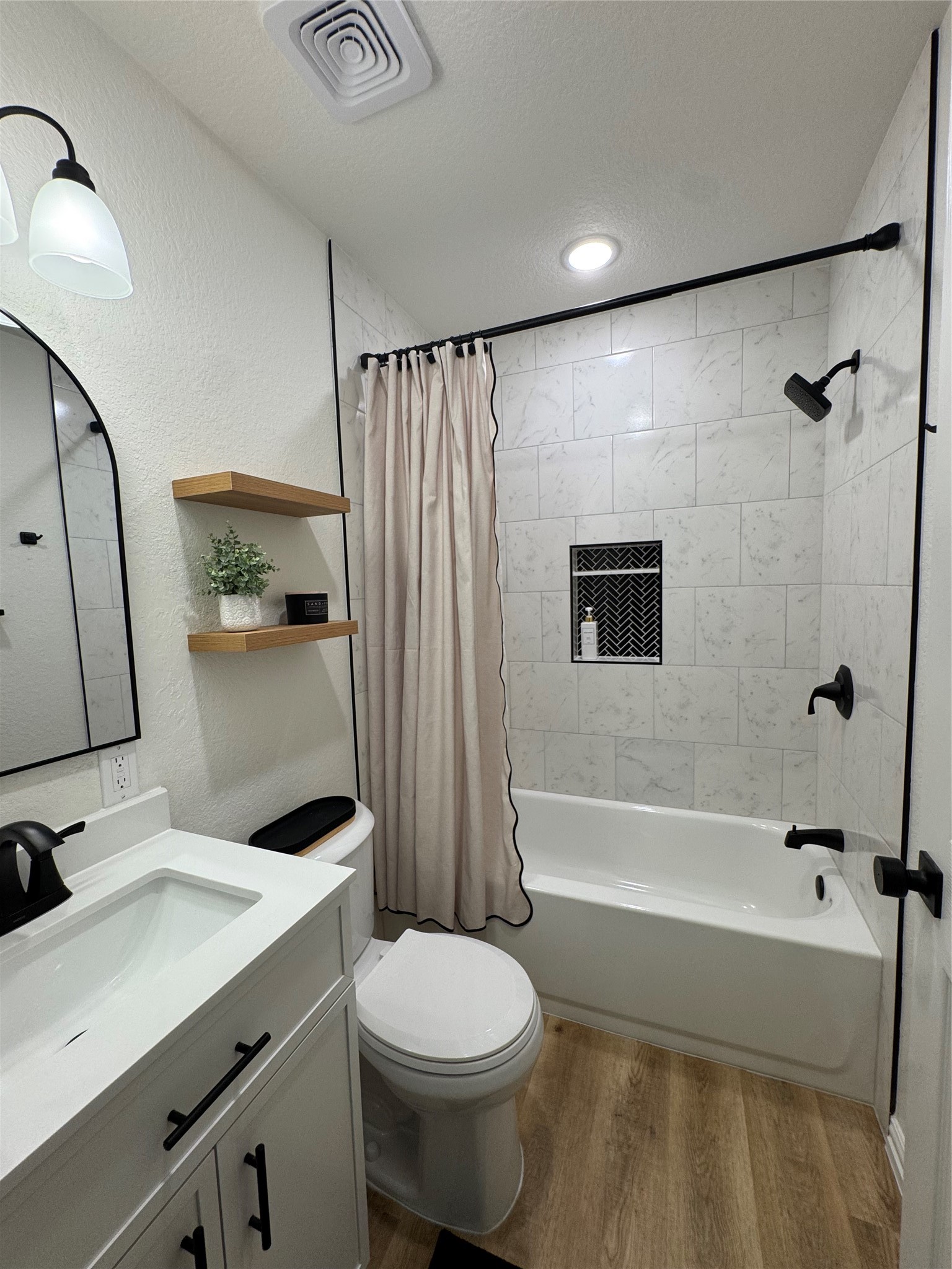 606 Winding Way Street Property Photo 7