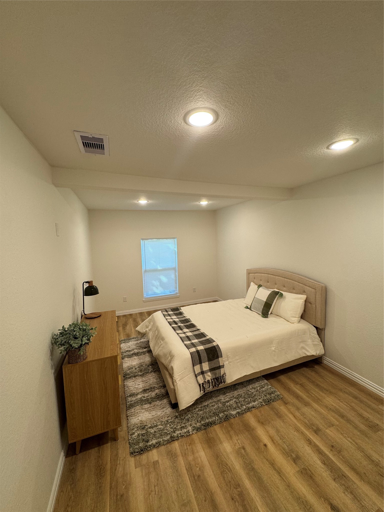 606 Winding Way Street Property Photo 8
