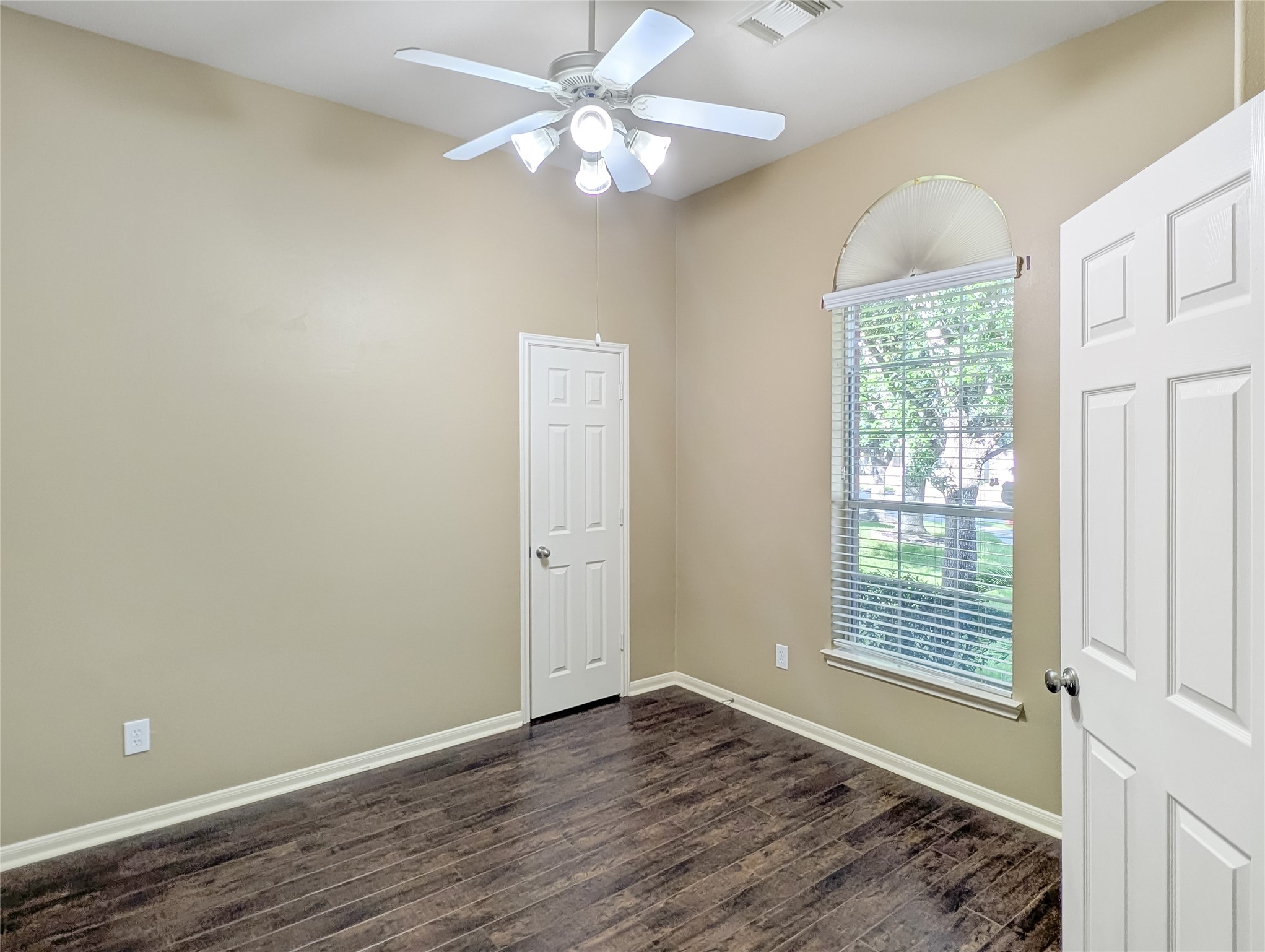 26403 Abbey Springs Lane Property Photo 6