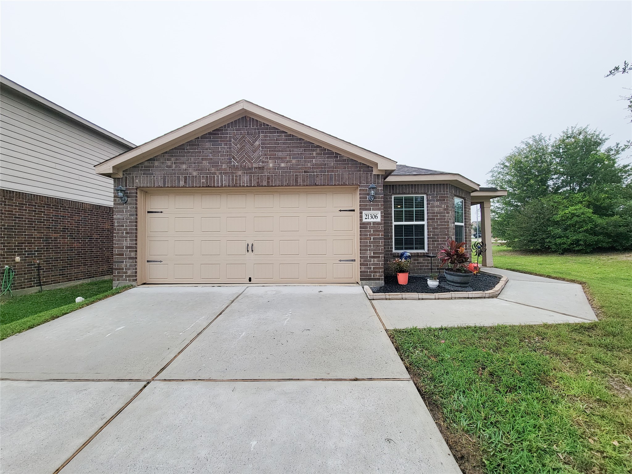 21306 Slate Bend Drive Property Photo 3