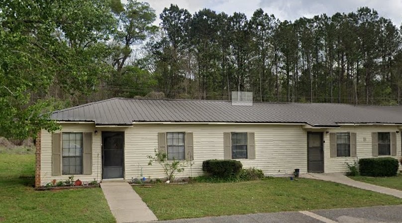 135 Armory St Property Photo 3