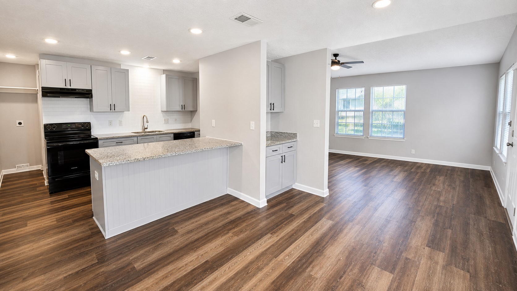 9 Carol Court B Property Photo 4