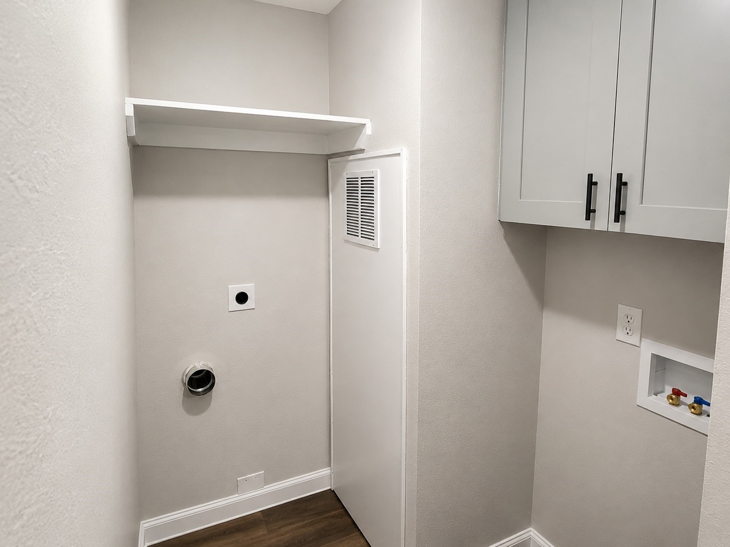 9 Carol Court B Property Photo 7