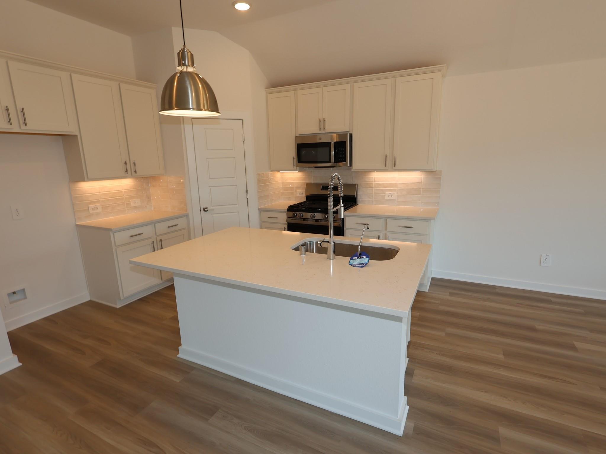 636 Spring Ashberry Court, Magnolia Tx 77354 Property Photo 9