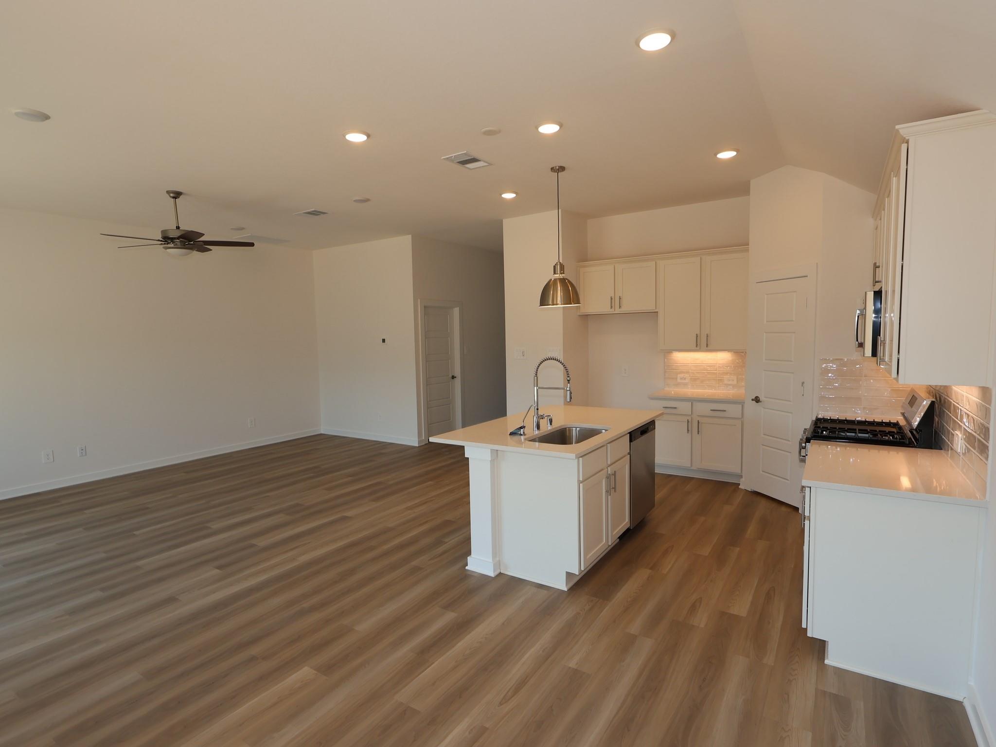 636 Spring Ashberry Court, Magnolia Tx 77354 Property Photo 11