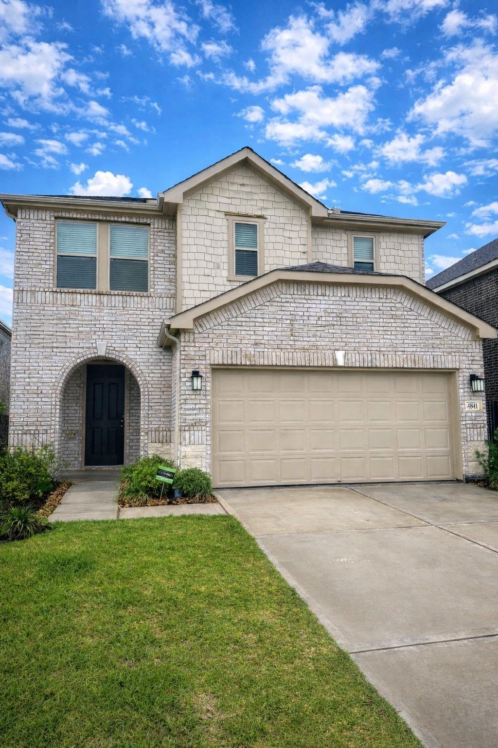 4841 Sun Falls Drive Property Photo 3