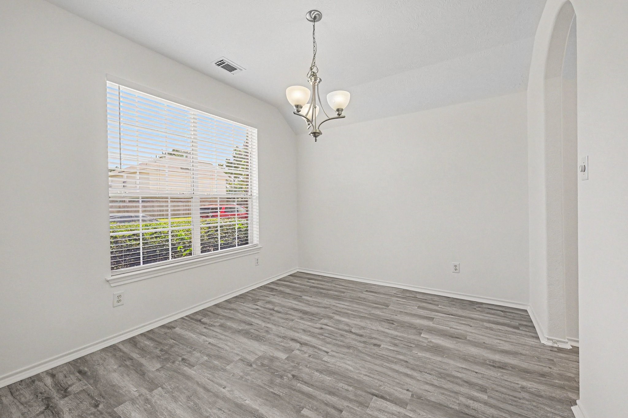 18314 Manorcliff Lane Property Photo 4