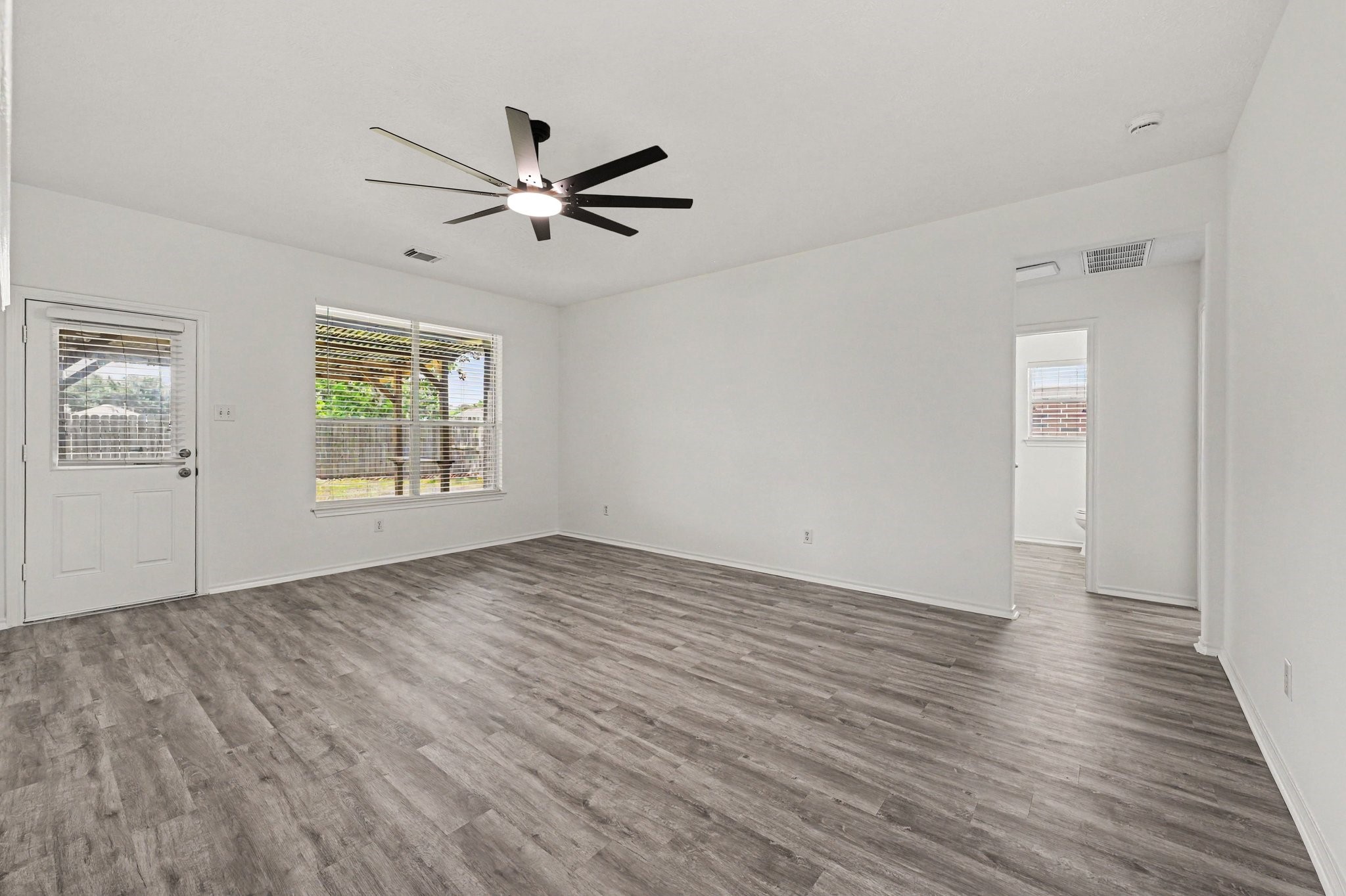18314 Manorcliff Lane Property Photo 10