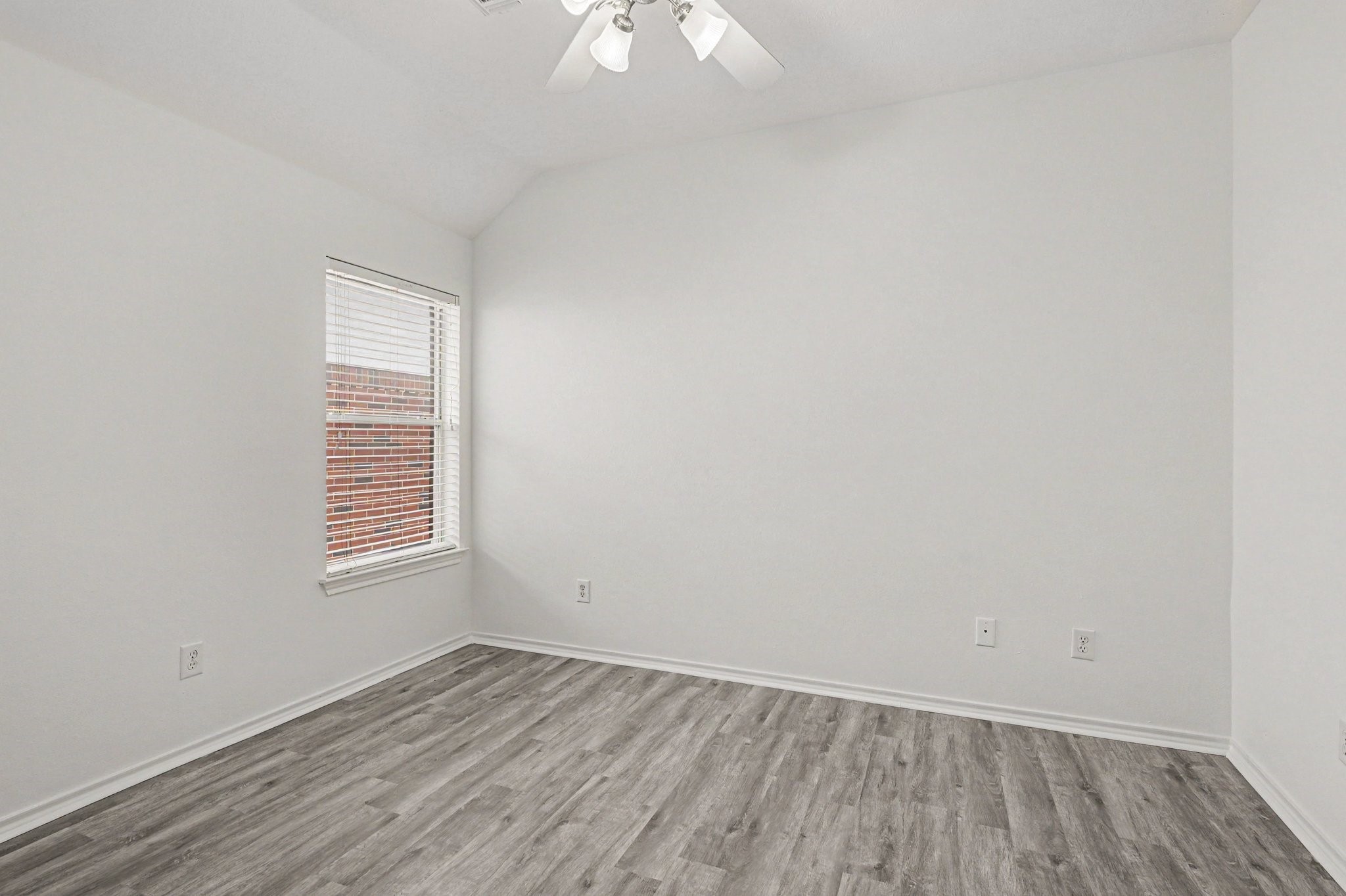 18314 Manorcliff Lane Property Photo 13