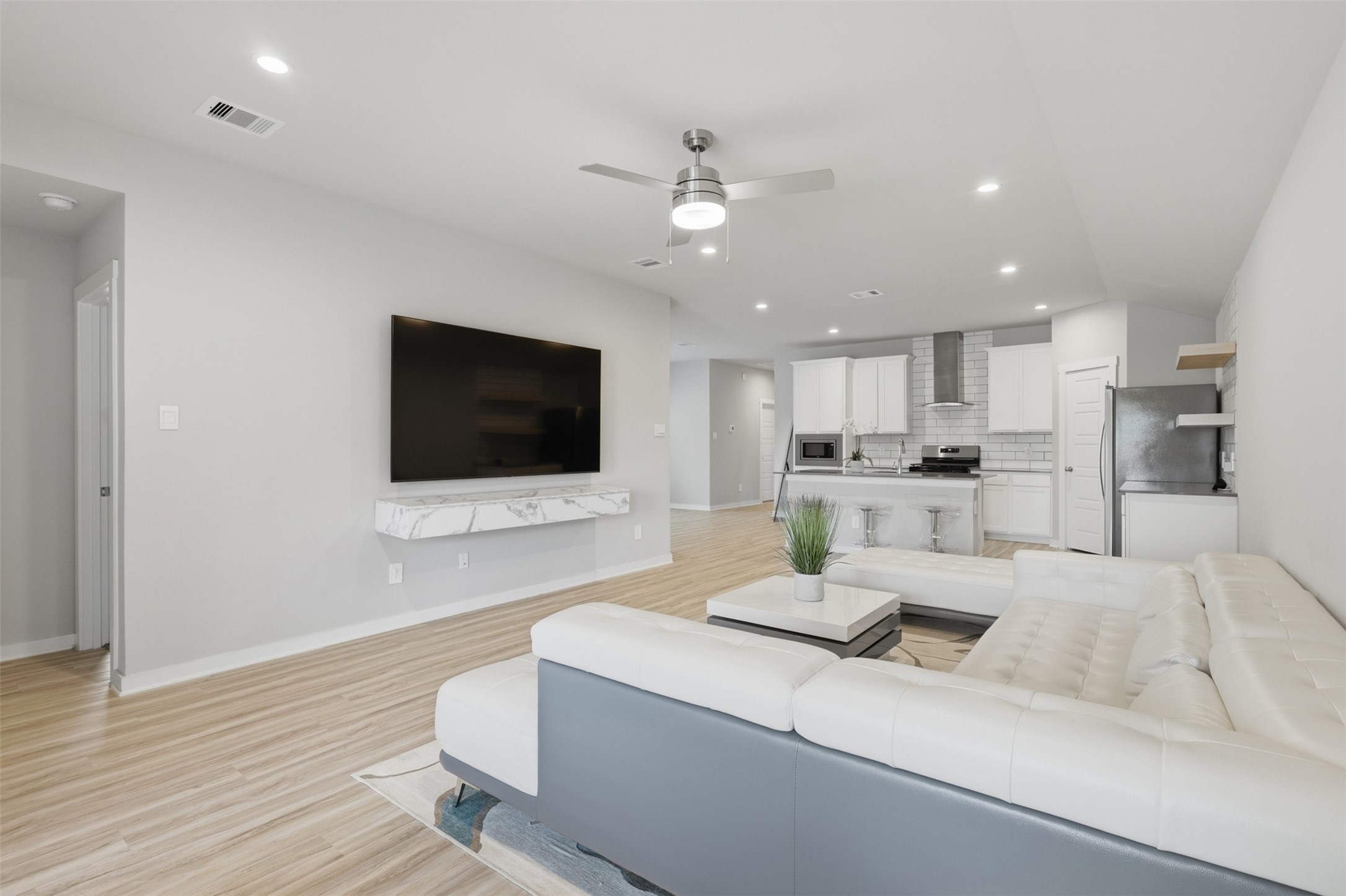 12914 Wempe Way Property Photo 11
