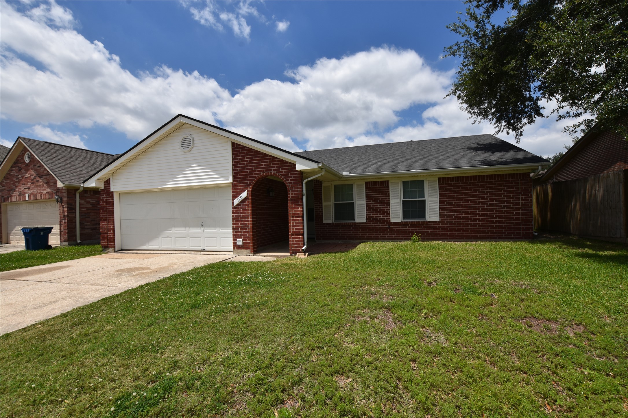 919 Moorside Lane Property Photo 1