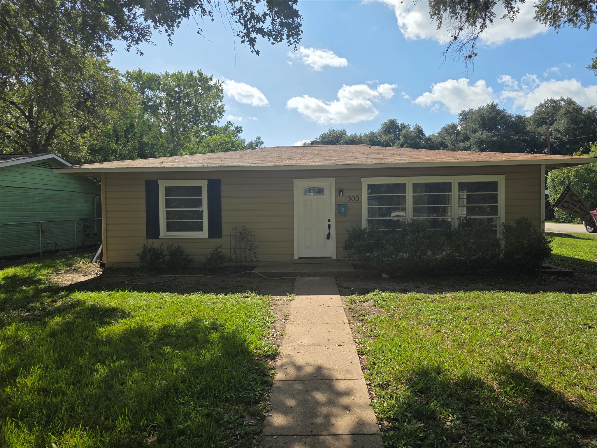1300 West Street Property Photo 1