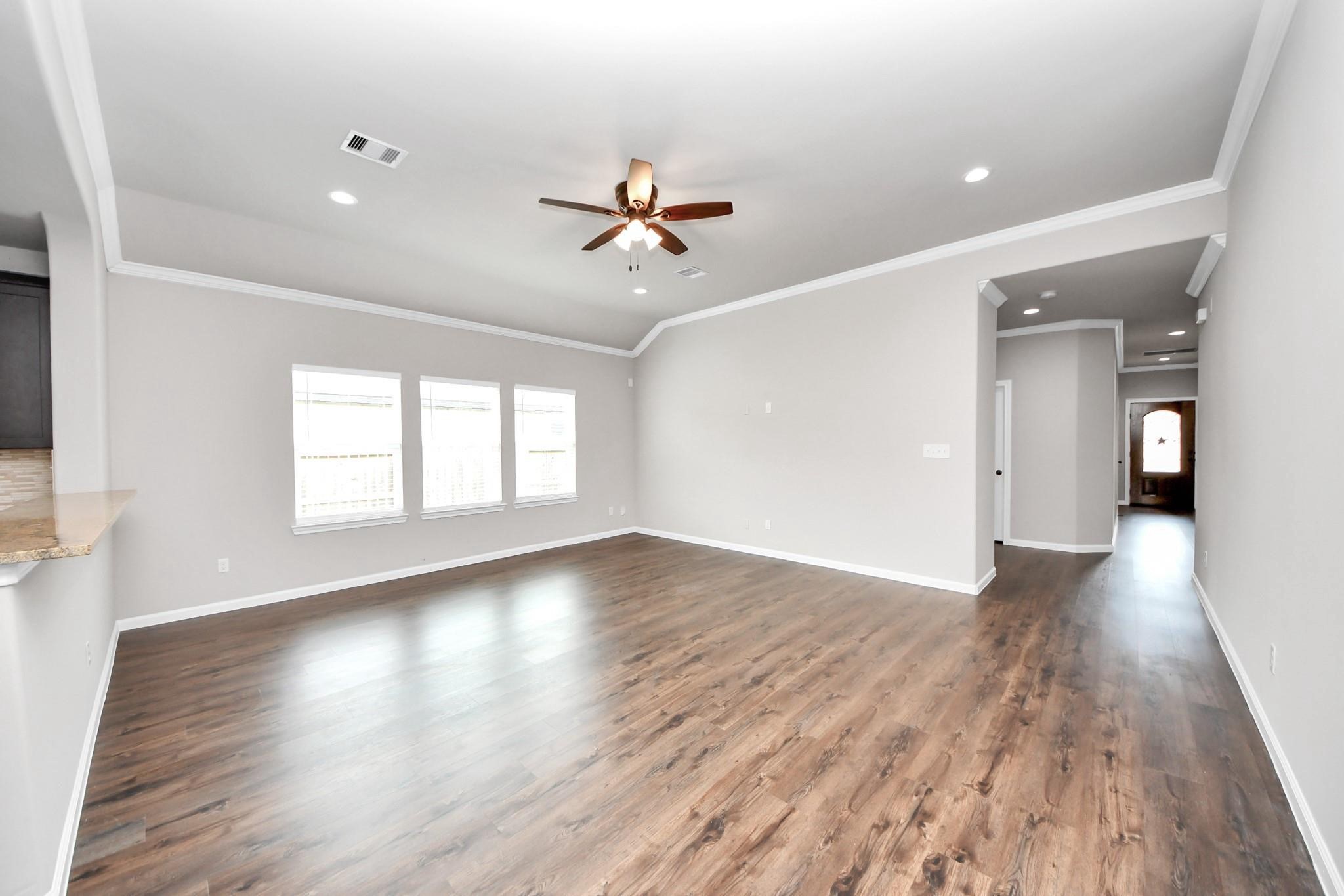 314 Carlos Leal Drive Property Photo 8
