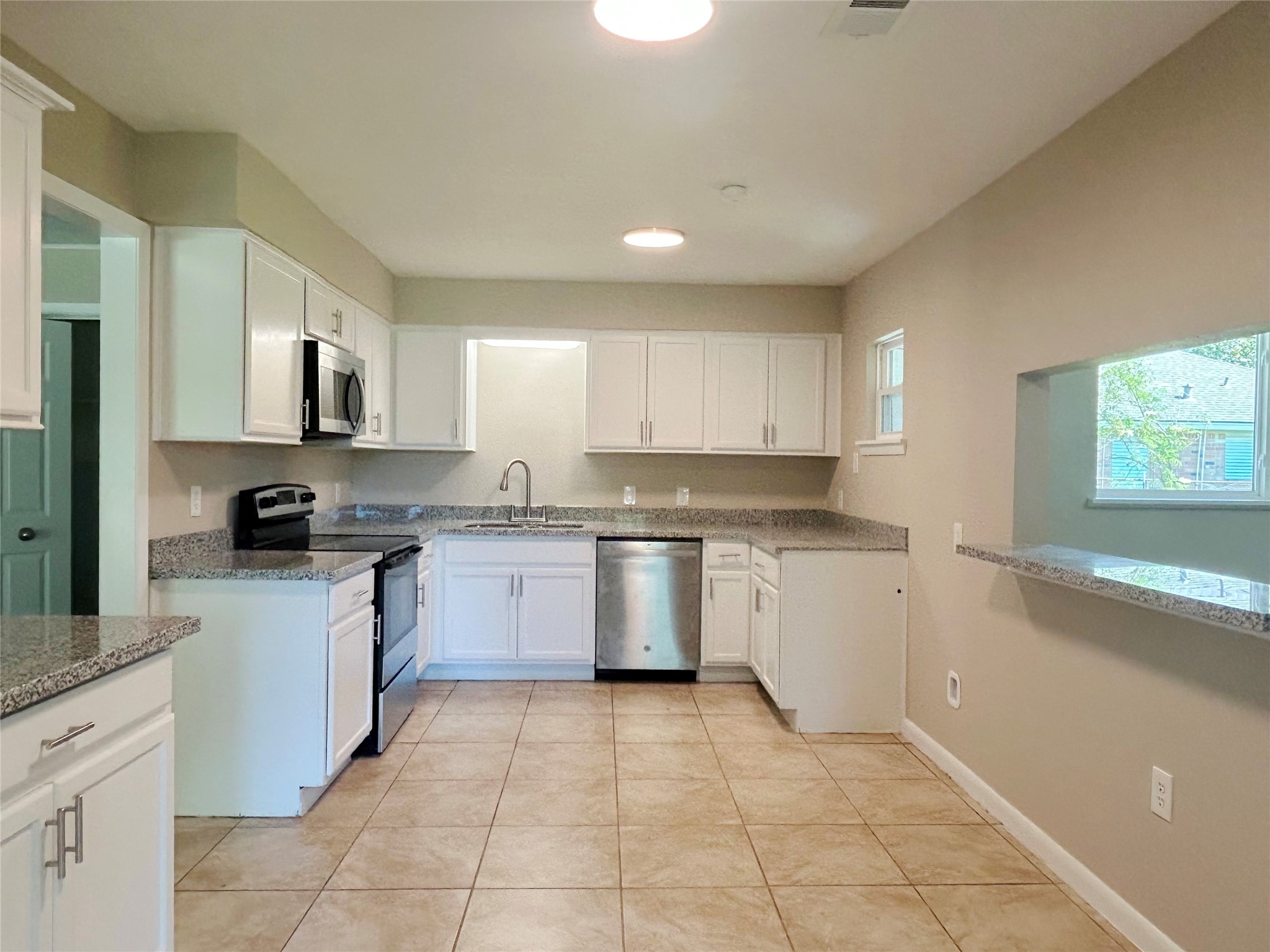 7110 Carver Avenue Property Photo 3