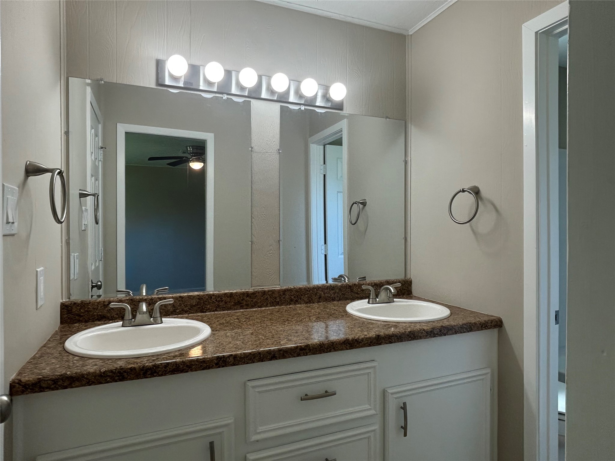 7110 Carver Avenue Property Photo 6